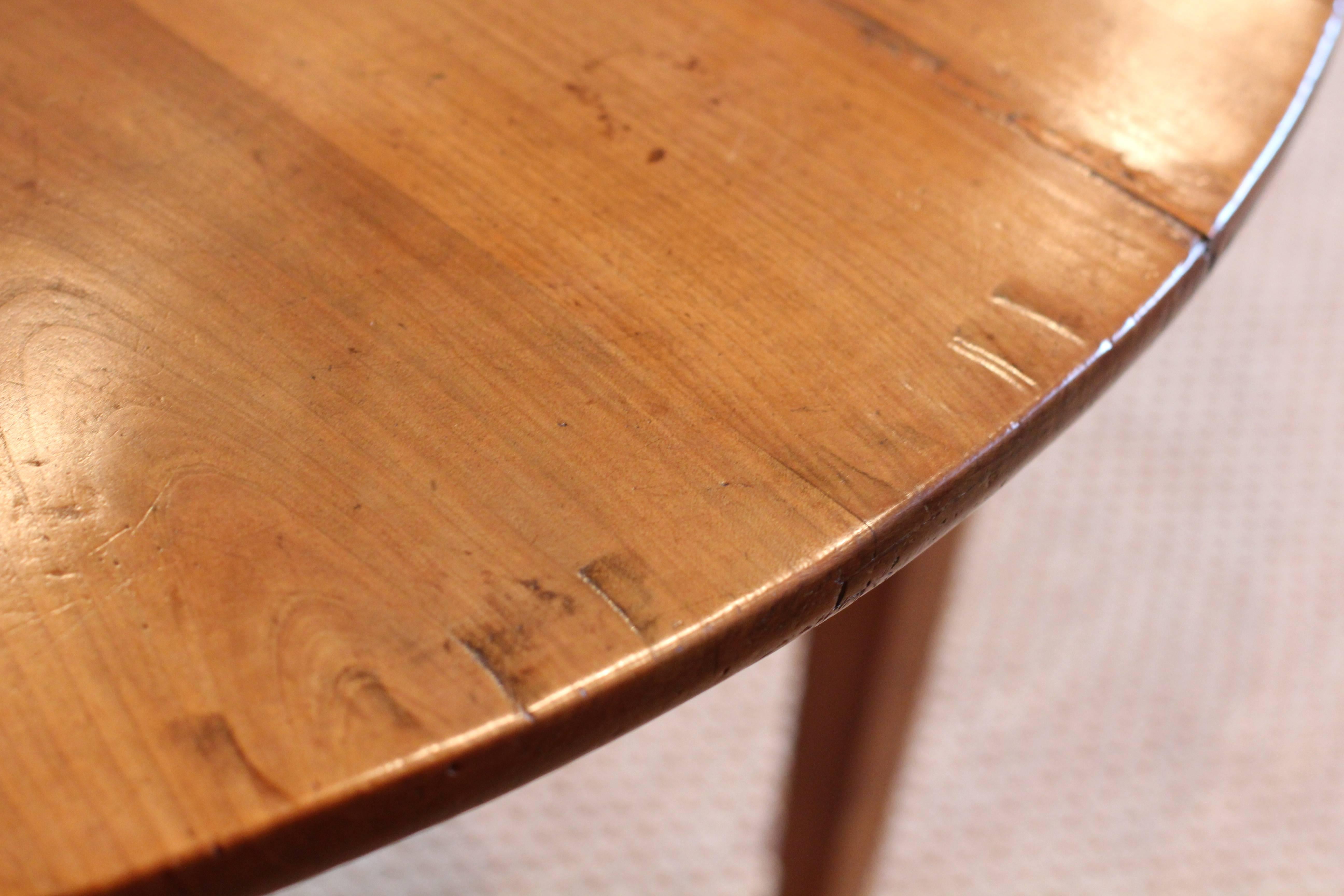 Cherry 19th Century French Circular Dining Table For Sale