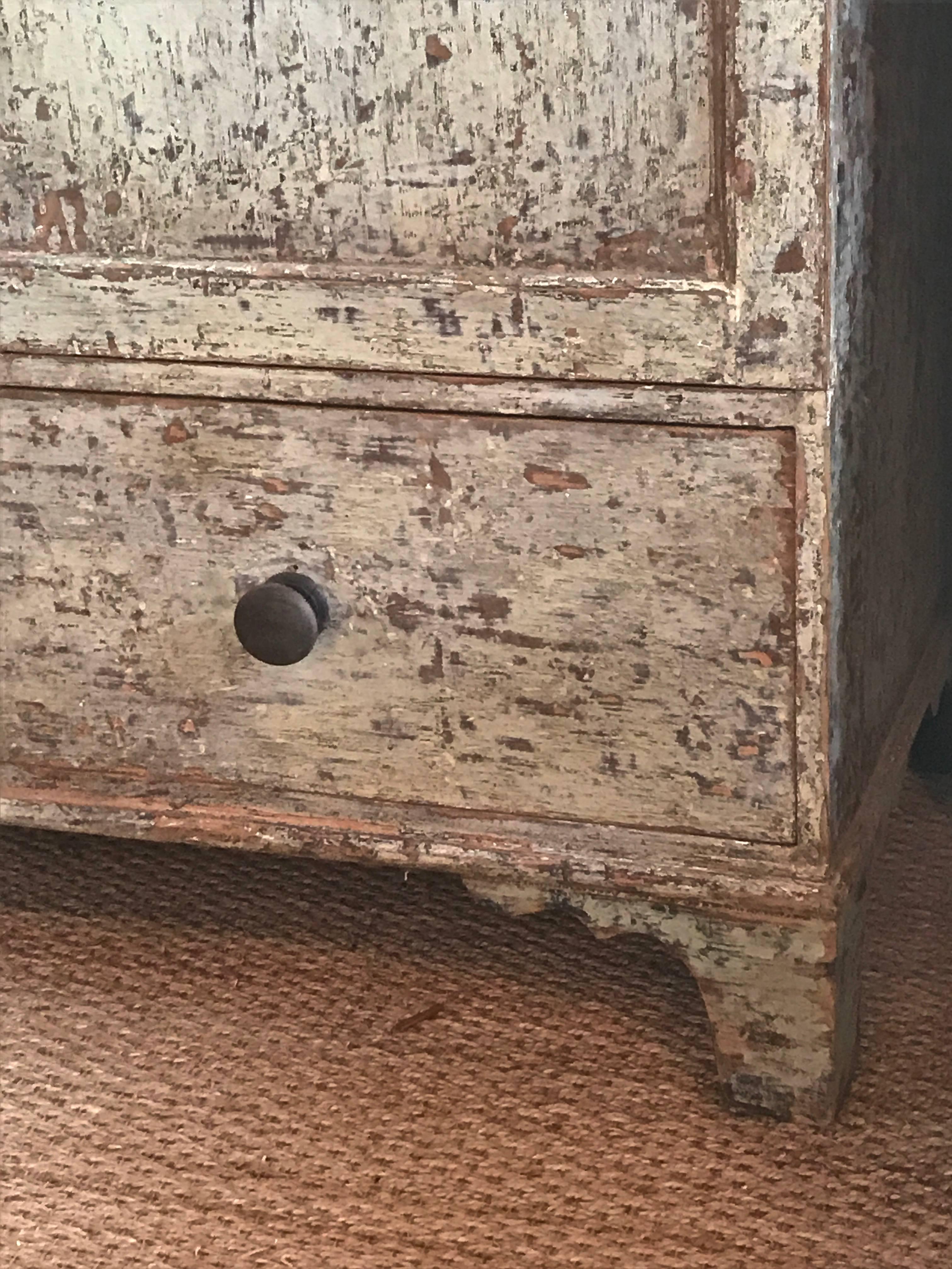 Charming mid-19th century painted pine linen chest from the North Country. Generous storage with drawers and pull-out shelves. Original paint.