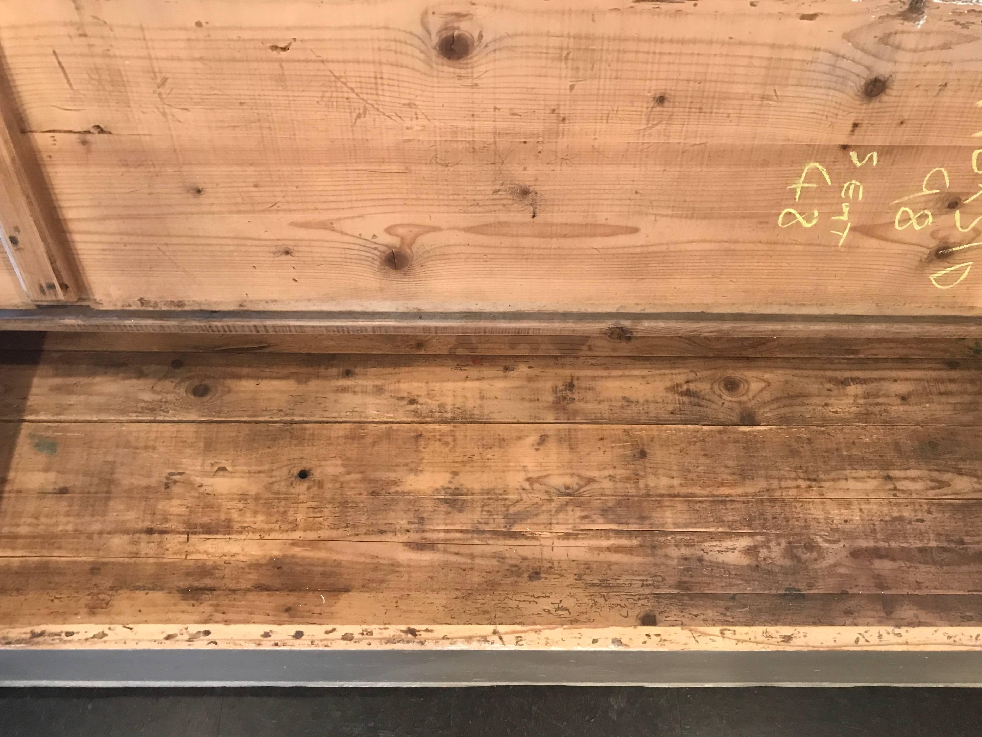 Gustavian Bench In Excellent Condition In Birmingham, AL