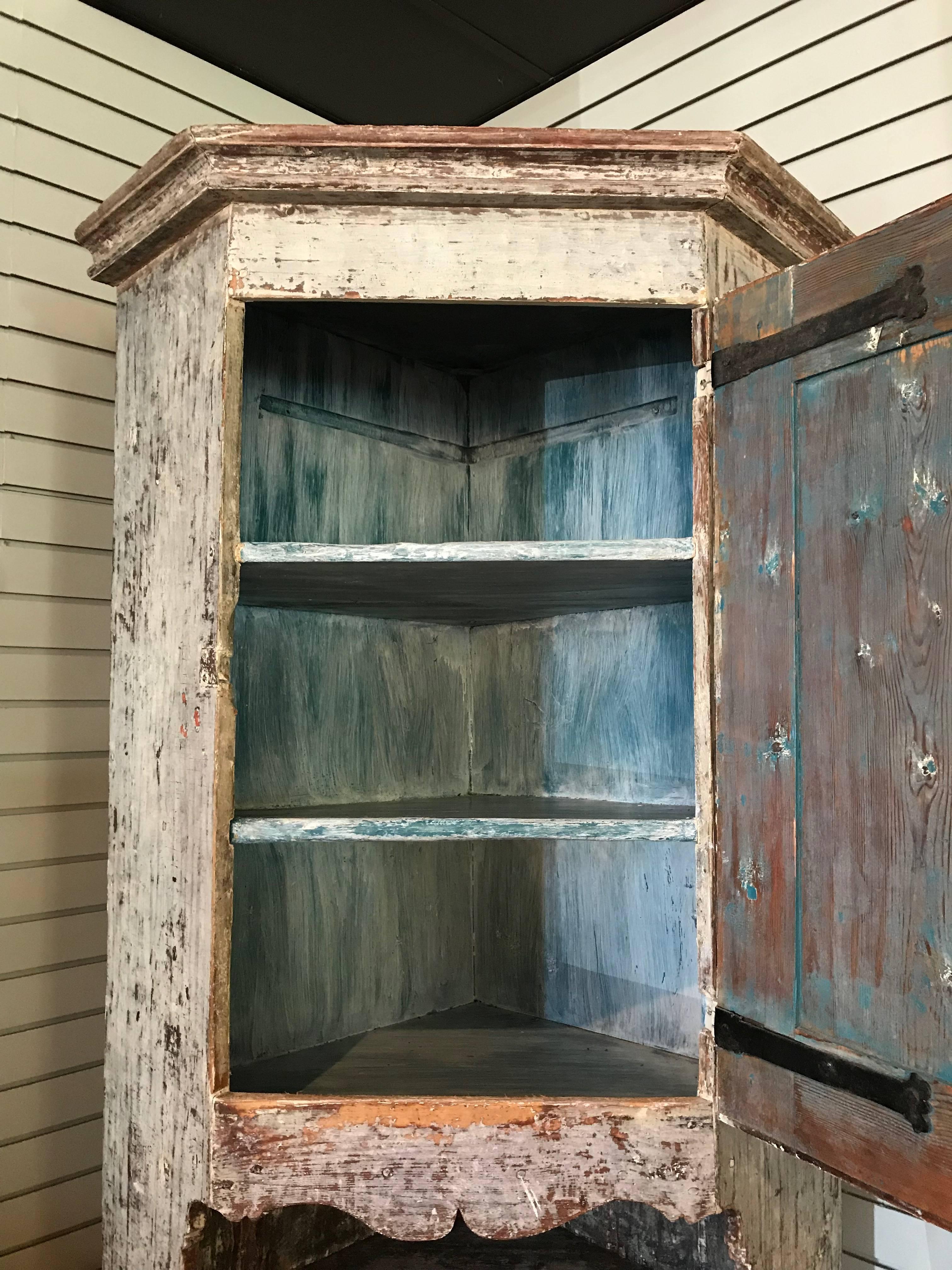 Late 17th Century Painted Swedish Corner Cupboard For Sale 2