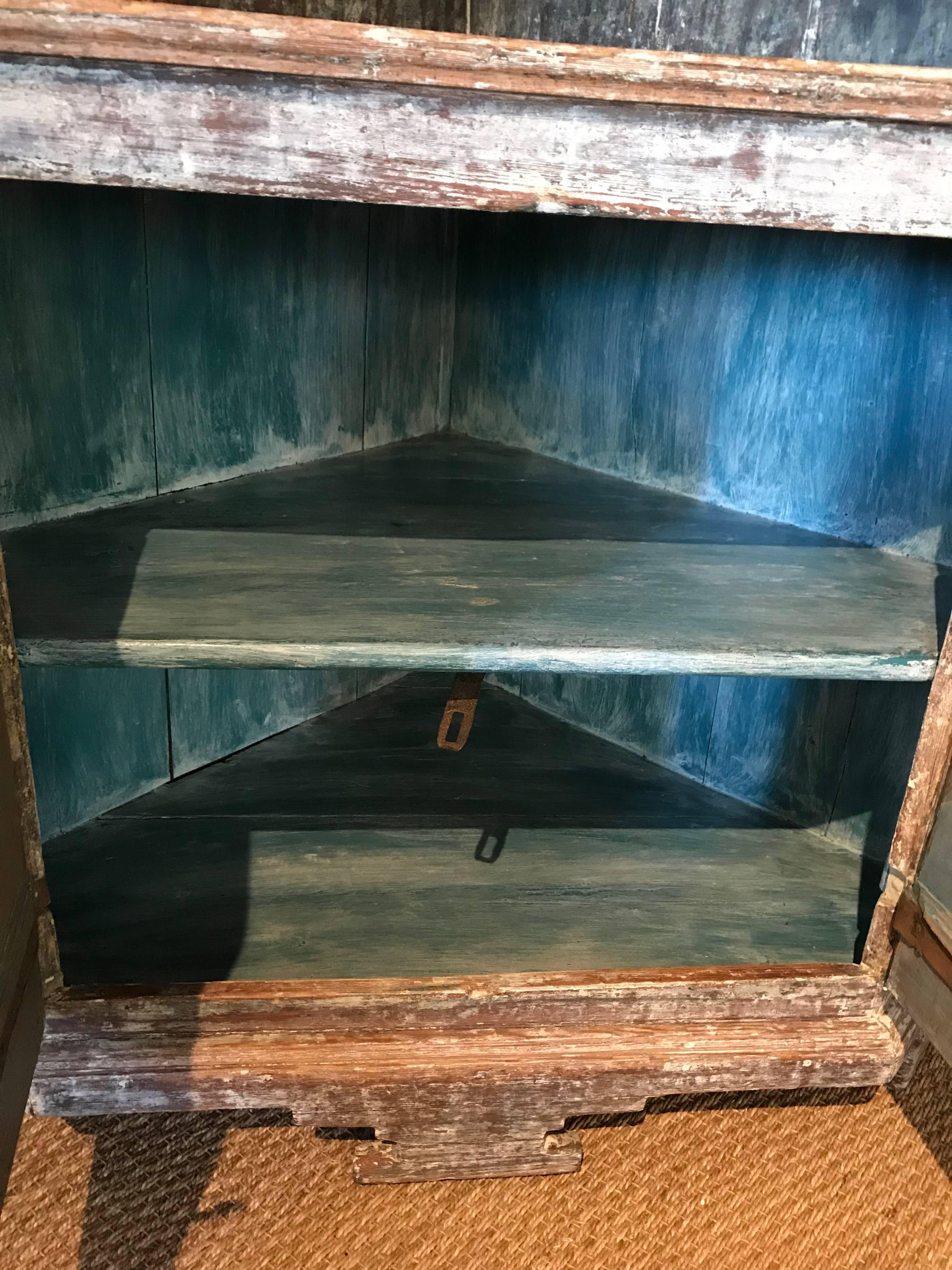 Late 17th Century Painted Swedish Corner Cupboard For Sale 4