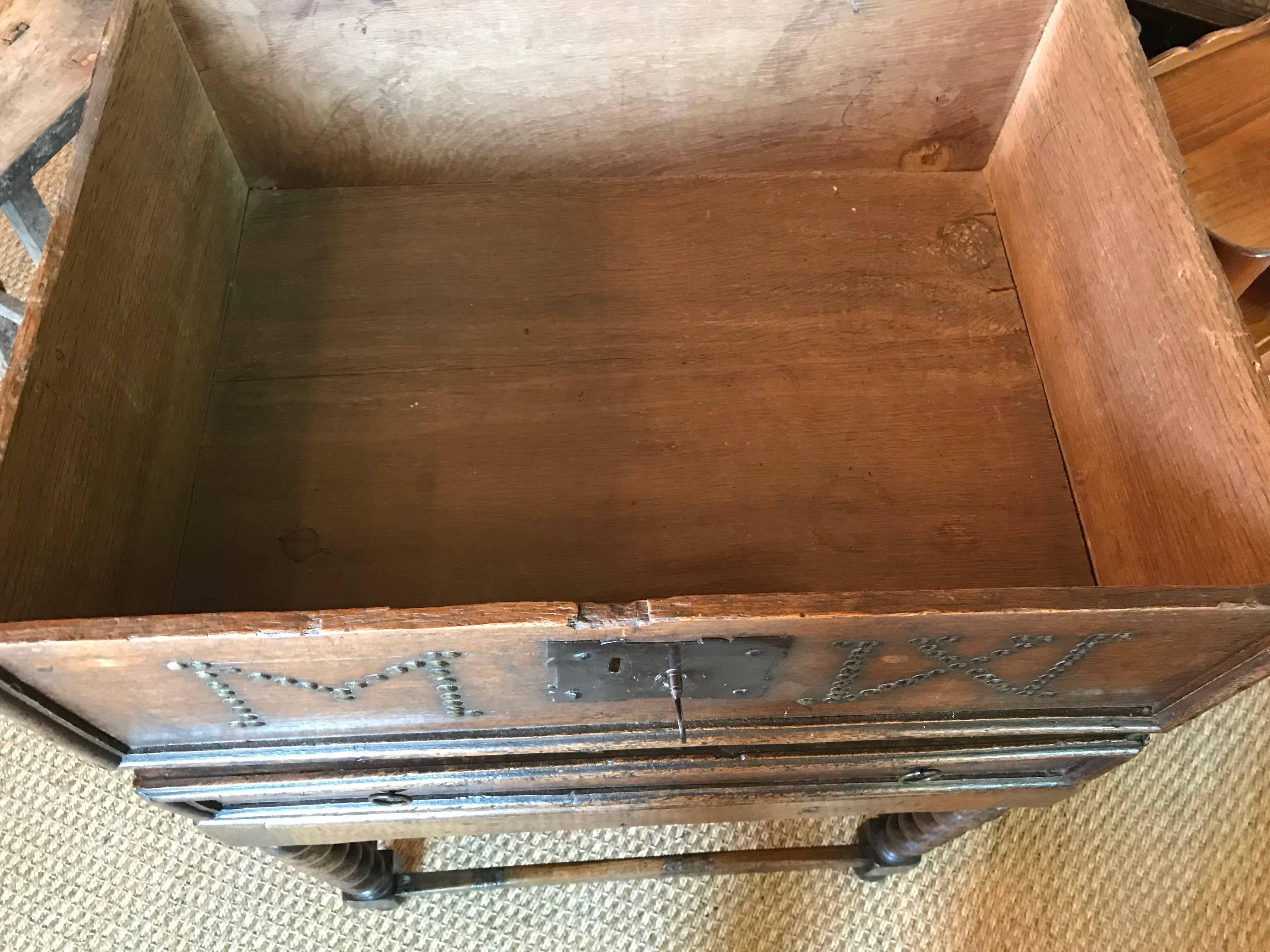 Early 18th Century English Oak Bible Box 4