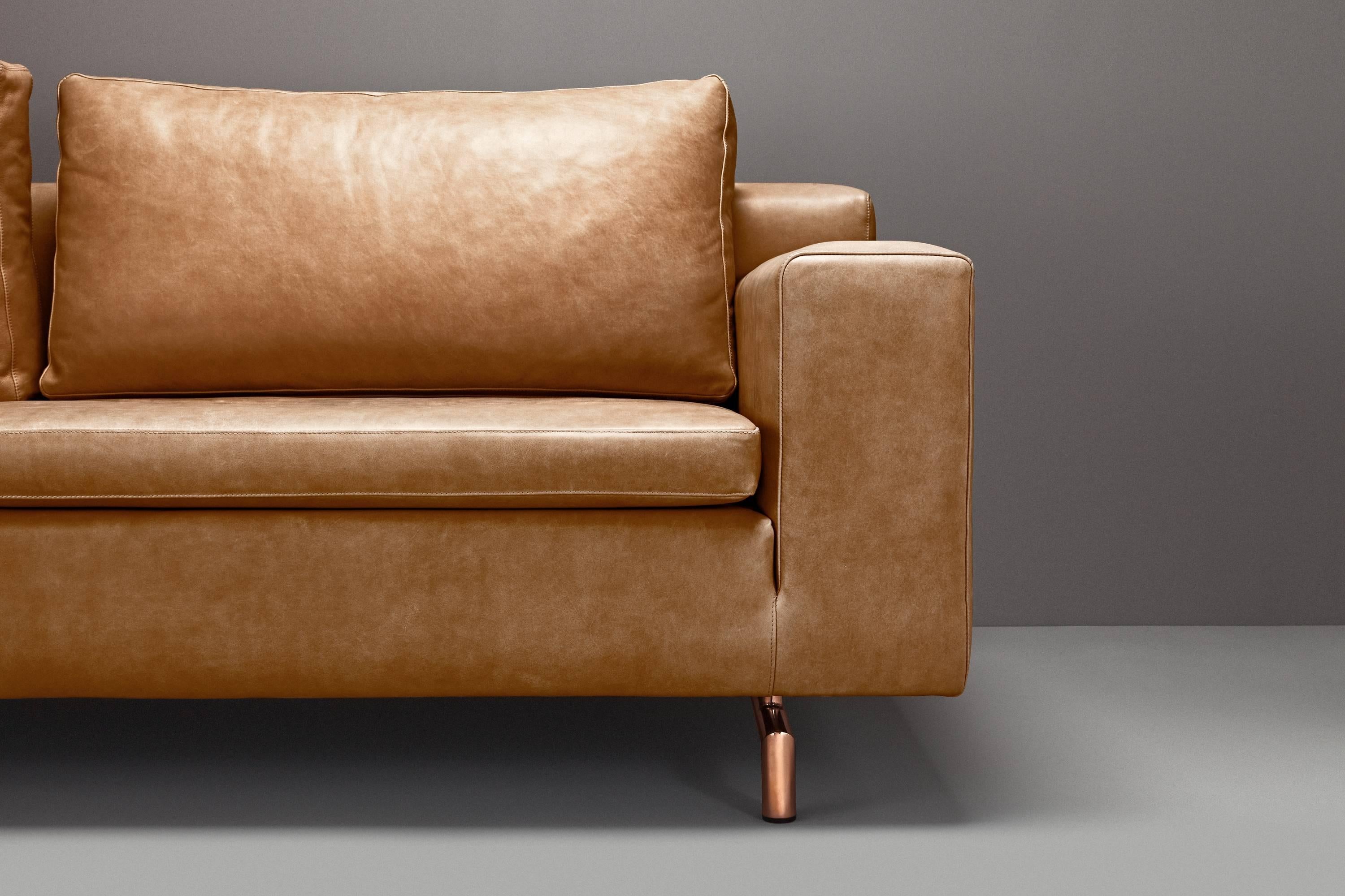 Norman sofa by Pepe Albargues

Dimensions: 86 x 200 x 102
Technical features: 
Pinewood structure reinforced 
with tablex and chipboard. 
Suspension with springy belts. 
Seat cushions stuffed with 
Bultex and sofa covered with 
polyester fibre.