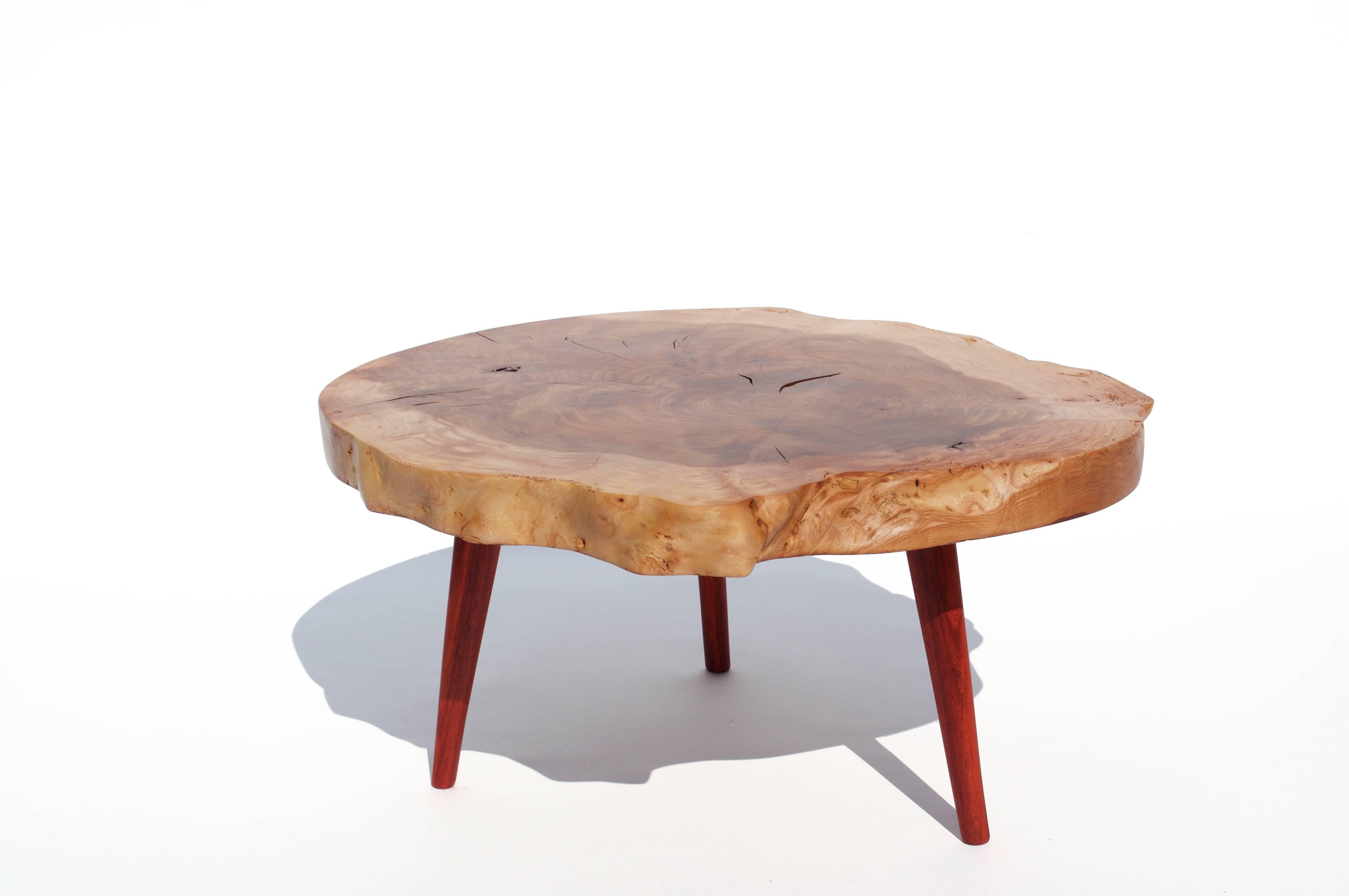 Unique signed table by Jörg Pietschmann
Table ·Ash, Padouk
Measures: H 39 x W 81 x D 74 cm
Polished oil finish.


In Pietschmann’s sculptures, trees that for centuries were part of a landscape and founded in primordial forces tell stories