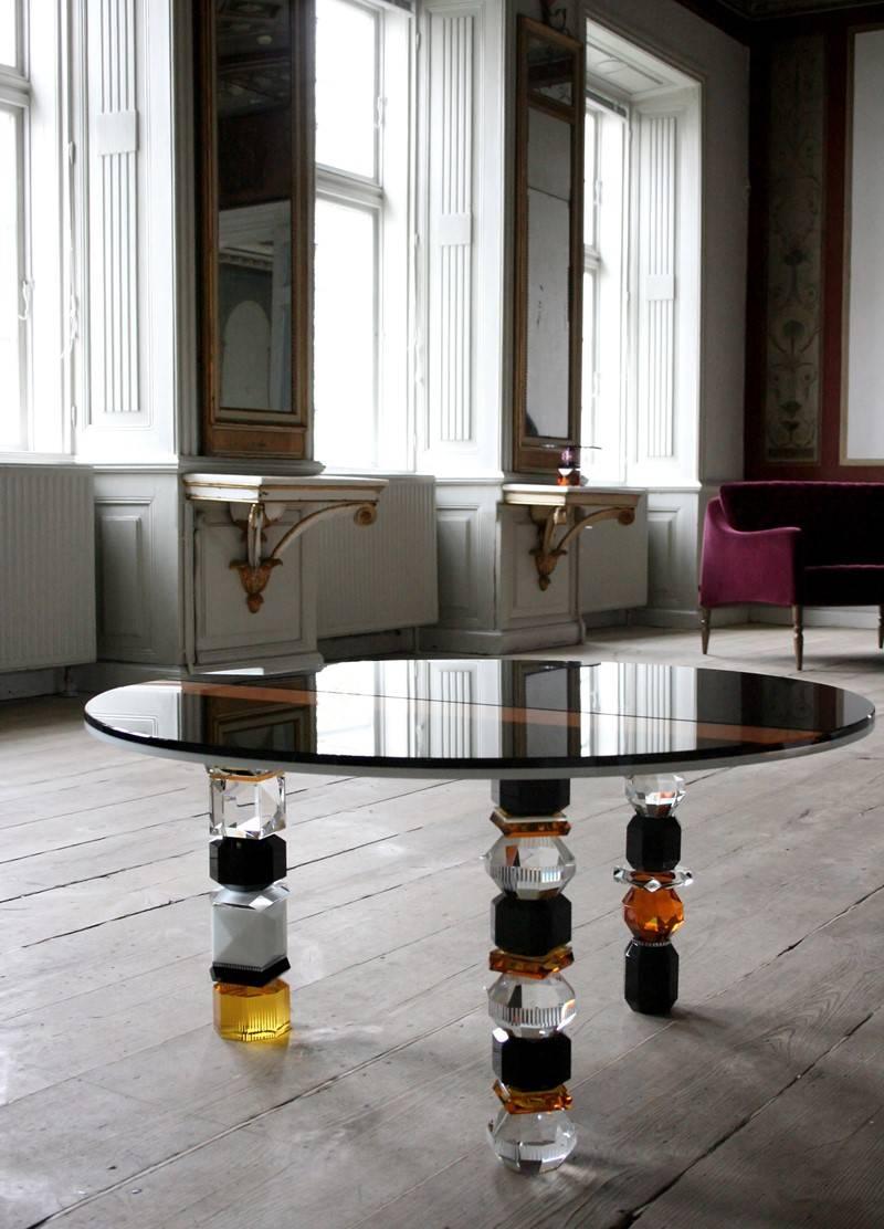 Louisiana contemporary crystal table, hand-sculpted contemporary crystal
Crystal table
Handcrafted decor made from crystal
Measures: L 90 x H 44.5 x D 90 cm
Hand-sculpted in crystal and glass

A versatile table for the living room. Playfully