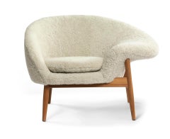 Fried Egg Right Lounge Chair Sheepskin Moonlight by Warm Nordic