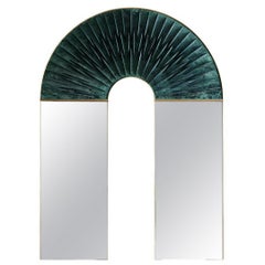 Elegante Espejo de Pared de Mármol Macizo con Marco de Piedra y Latón Peafowl, Carla Baz