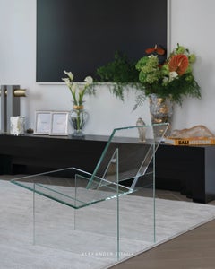 MONOLOG : fauteuil « invisible » de Glass, décliné en verre transparent