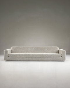 Contemporary Soft Beige Wool Bouclé Floating Sofa von Dennis Kaiser