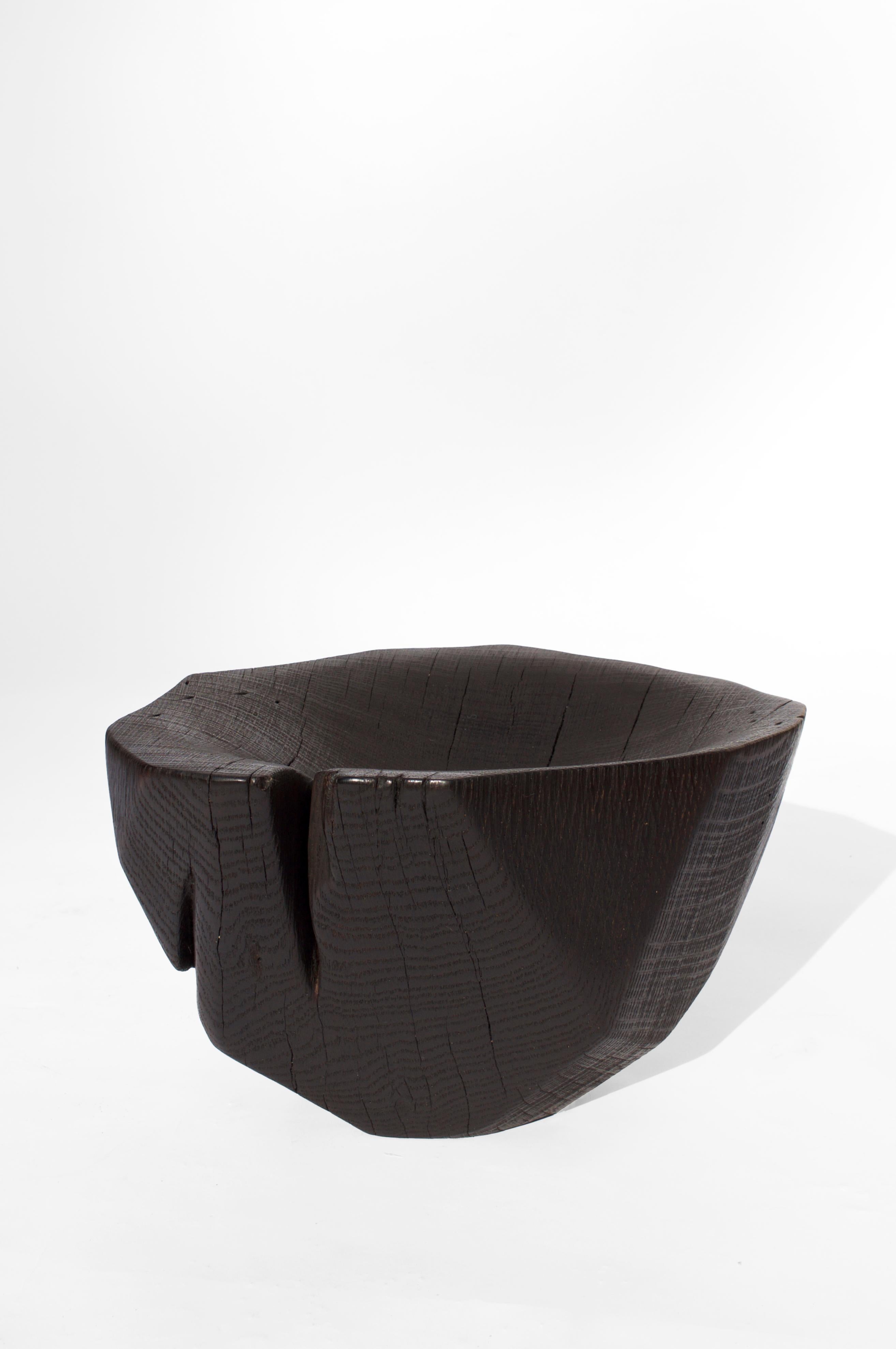 V21274 Vessel in Oxidized Oak Wood by Jörg Pietschmann
Dimensions: D 26 x W 32 x H 20 cm.
Materials: Oak wood.

In Pietschmann’s sculptures, trees that for centuries were part of a landscape and founded in primordial forces tell stories inscribed in