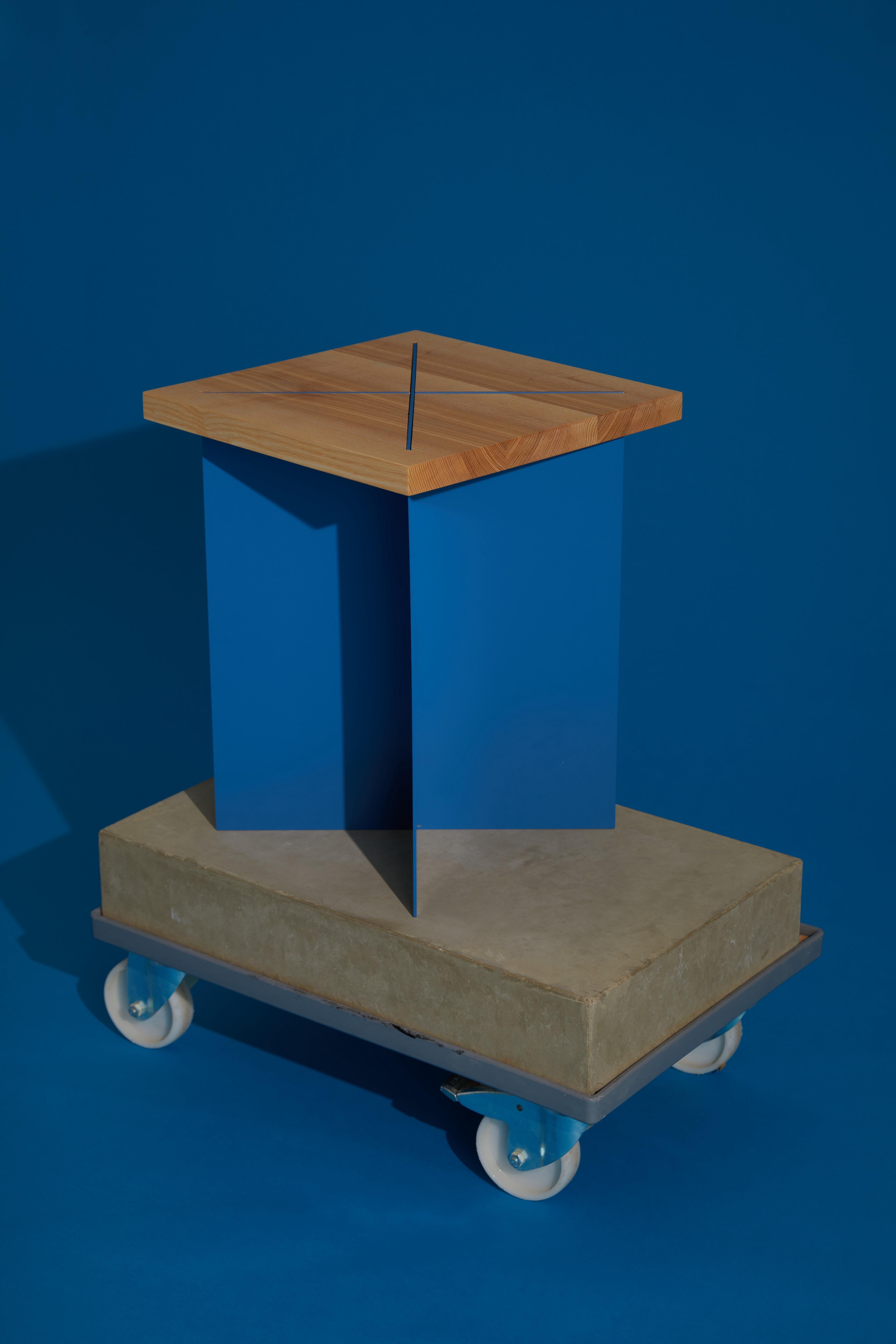 Acier Tabouret Ohus en bois de frêne et acier orange saumoné par Objects for Objects en vente