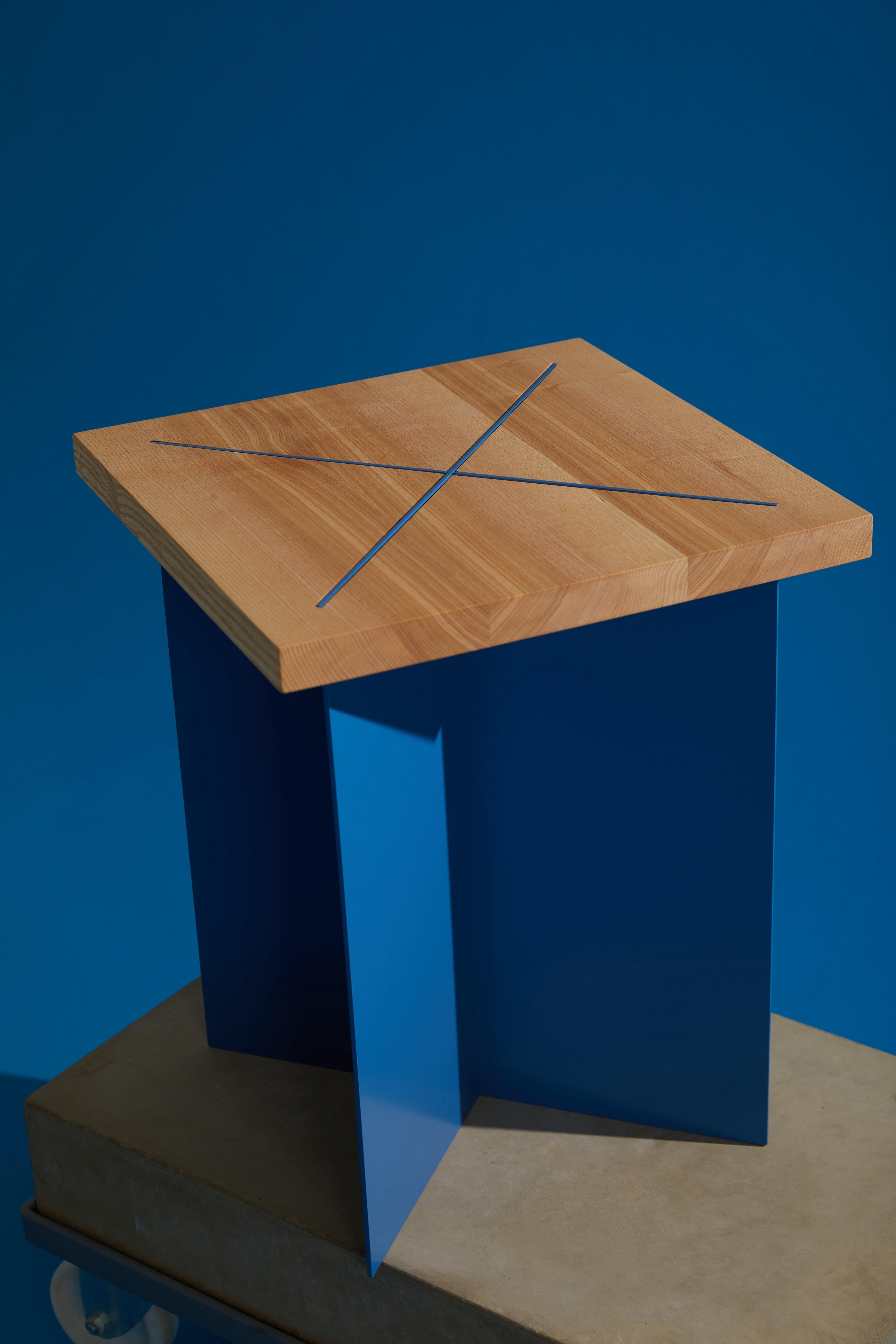 Tabouret Ohus en bois de frêne et acier orange saumoné par Objects for Objects Neuf - En vente à Geneve, CH