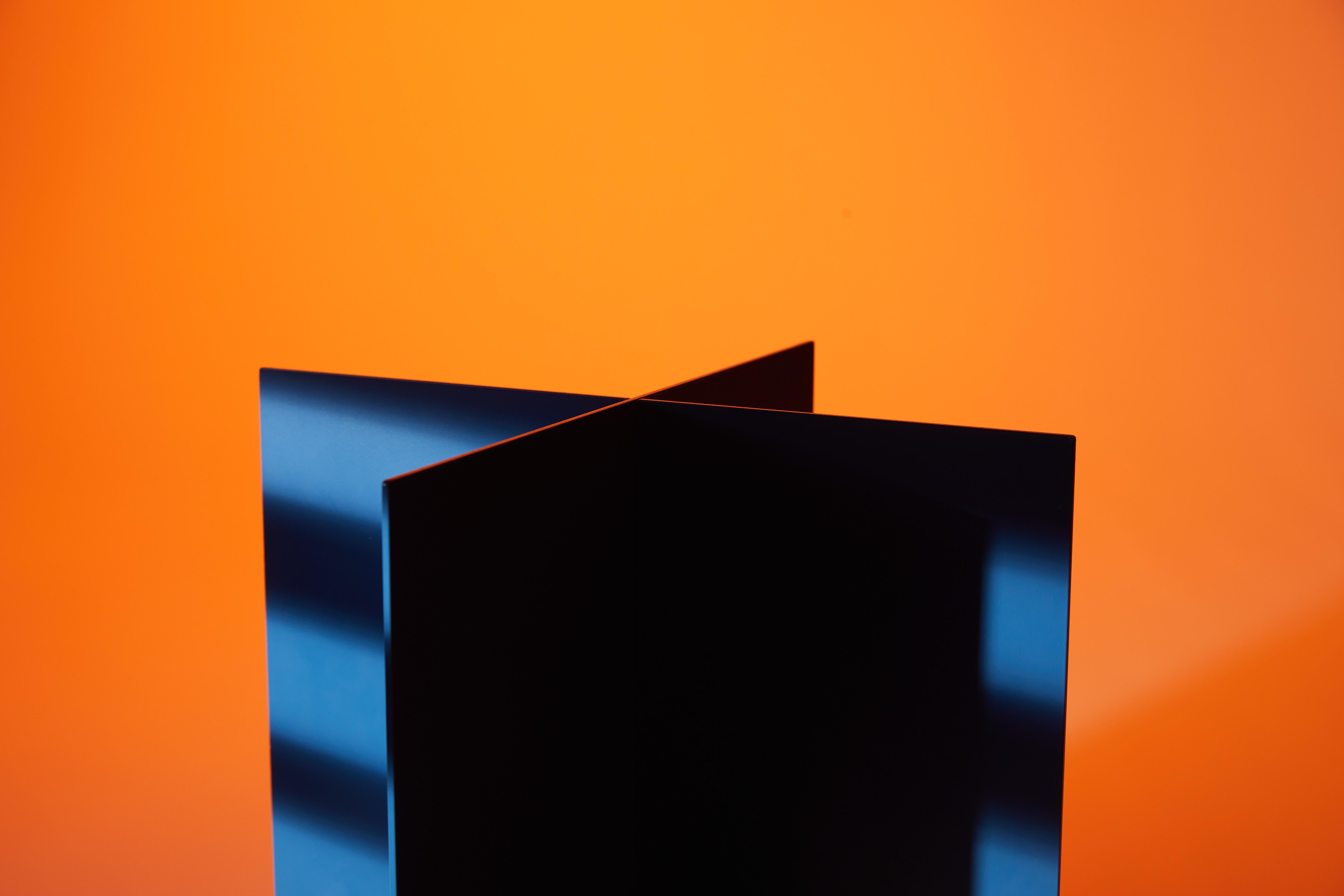 Tabouret Ohus en bois de frêne et acier orange saumoné par Objects for Objects en vente 5