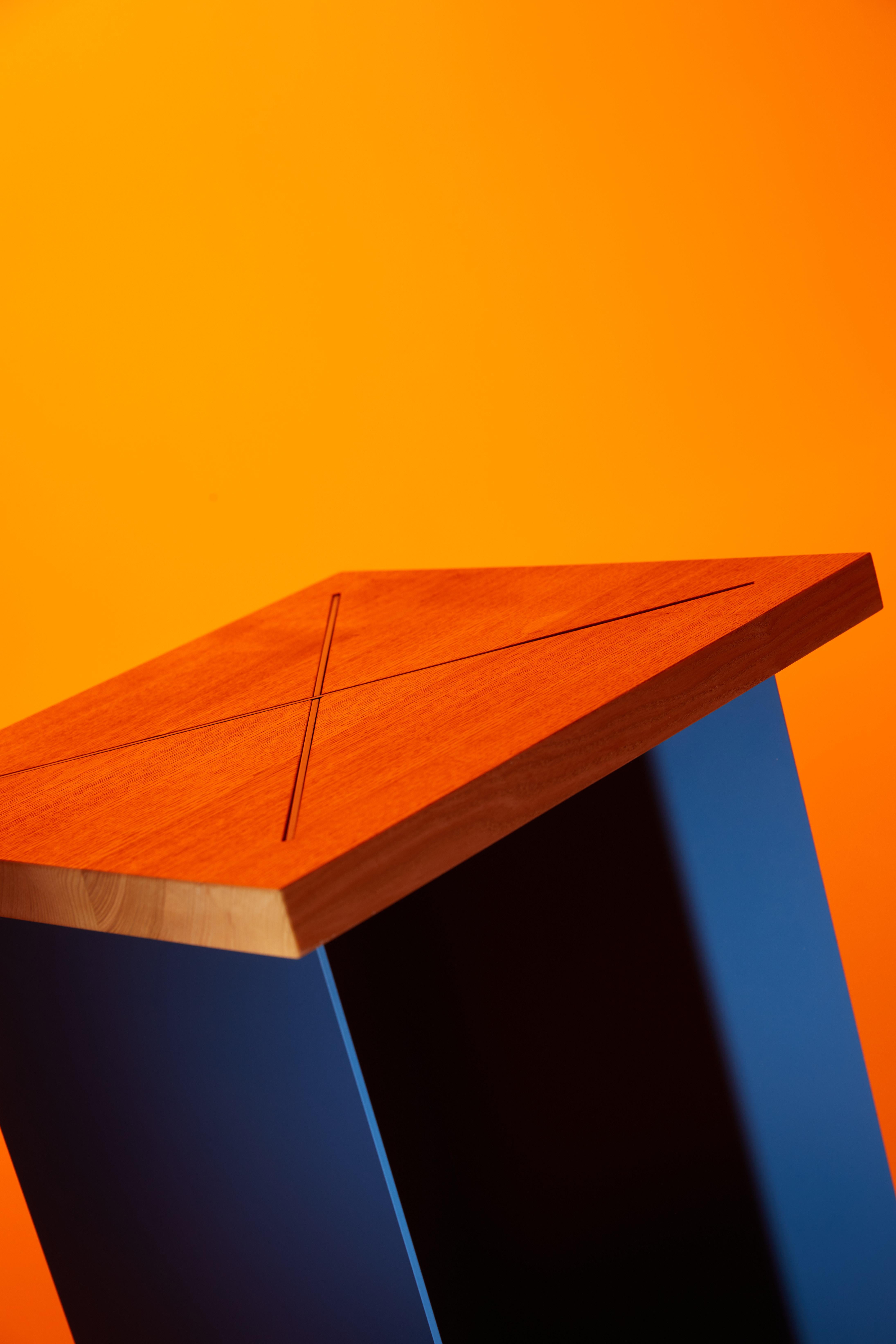 Tabouret Ohus en bois de frêne et acier orange saumoné par Objects for Objects en vente 4