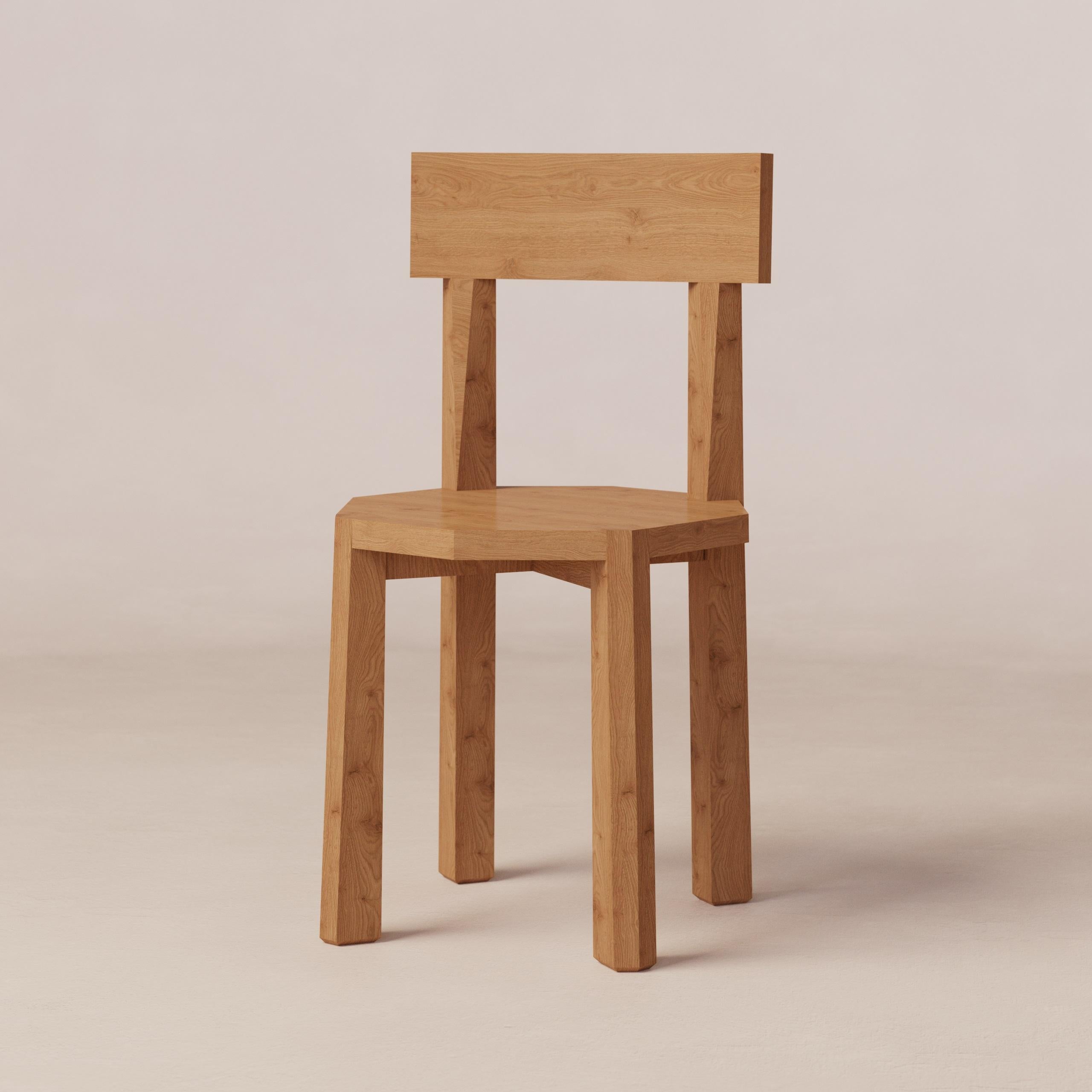 Angle Stuhl aus roter eiche by Luis Gimeno
Abmessungen: T 50 x B 45 x H 75 cm
MATERIALIEN: Rote Eiche.

Dieser Stuhl wurde mit dem Ziel entworfen, die geometrischen und einfachen Formen hervorzuheben, die
komponieren und gleichzeitig ein elegantes
