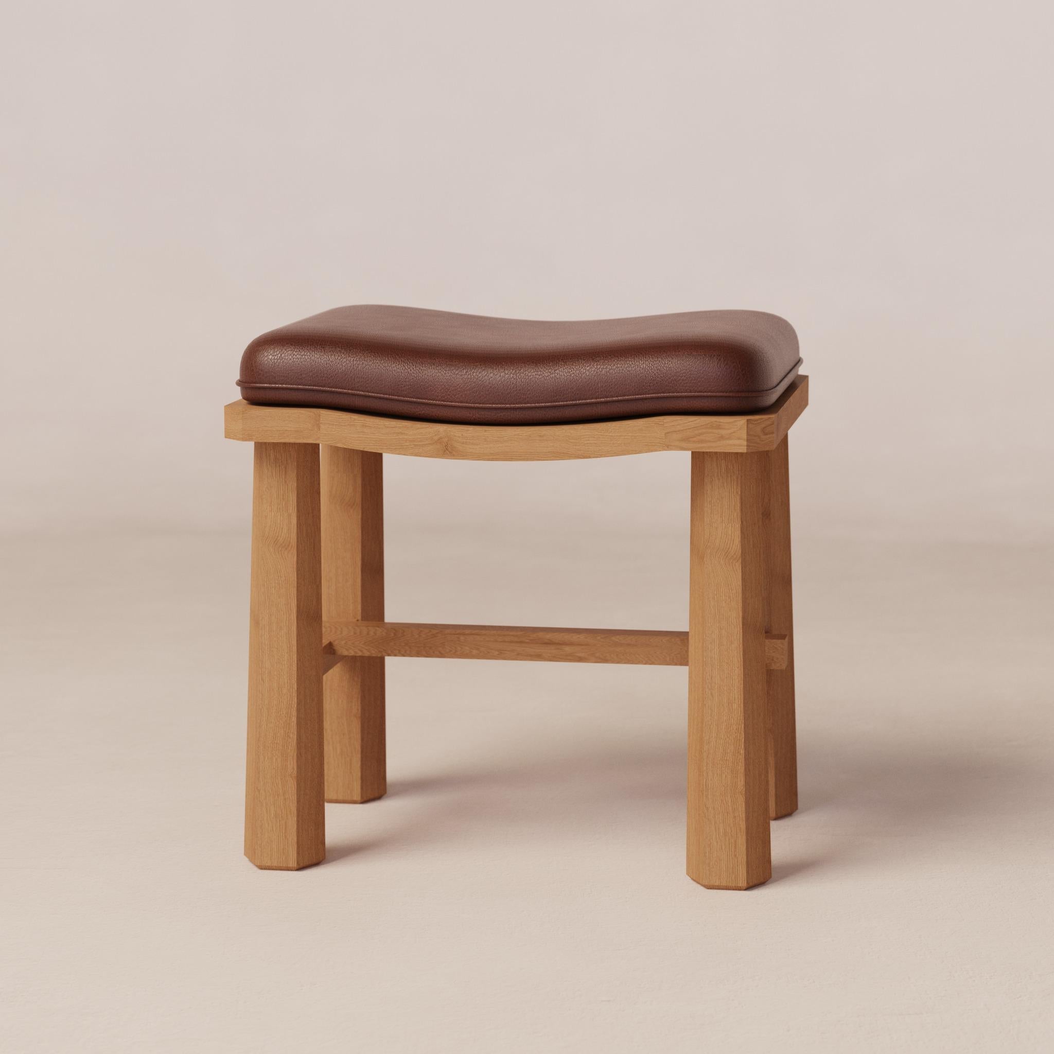 Temple Oak and Leather Stool by Luis Gimeno In New Condition For Sale In Geneve, CH