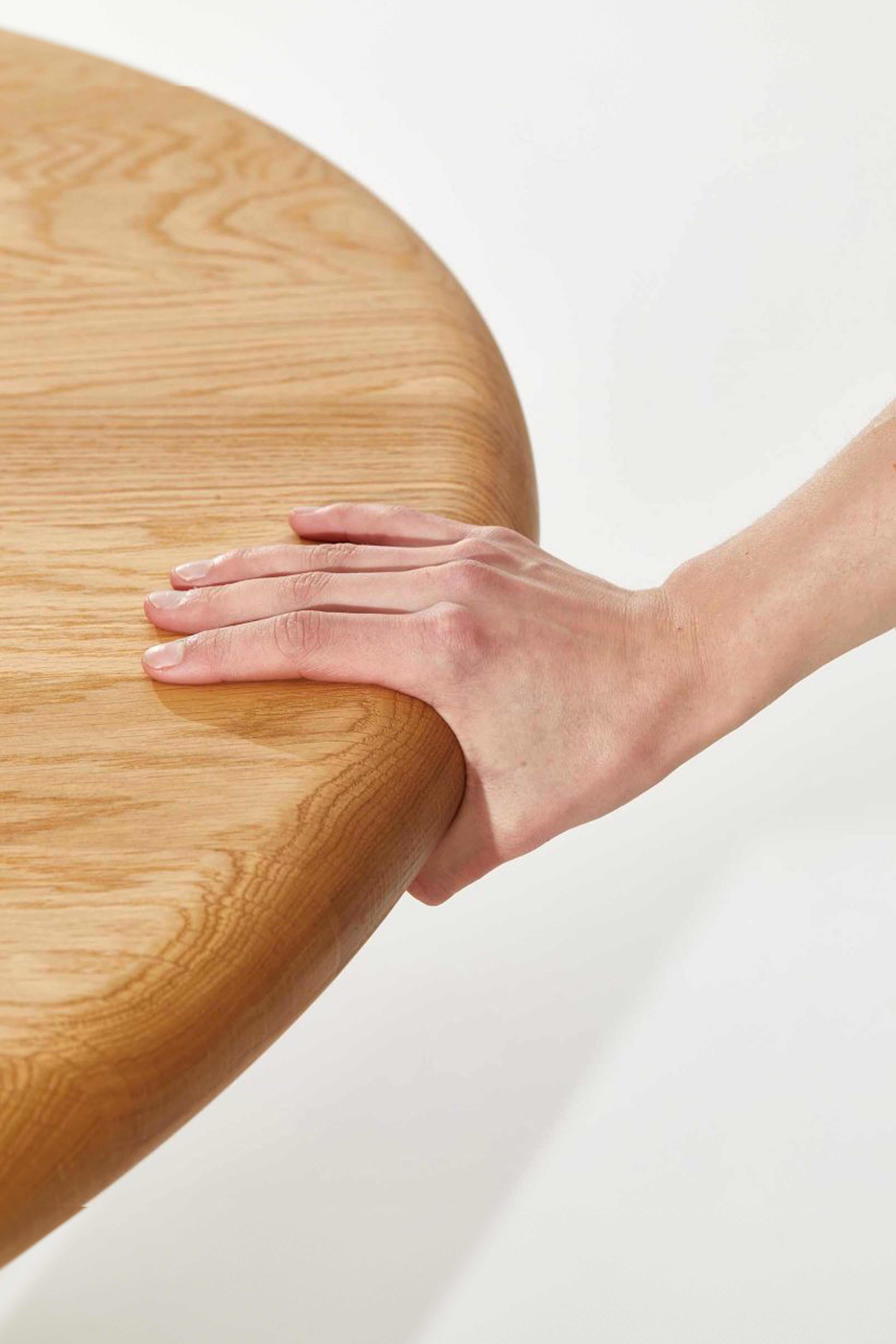 Table de salle à manger Fat Leg 65 en bois Oak Nature par Heilig Objects for Objects Neuf - En vente à Geneve, CH