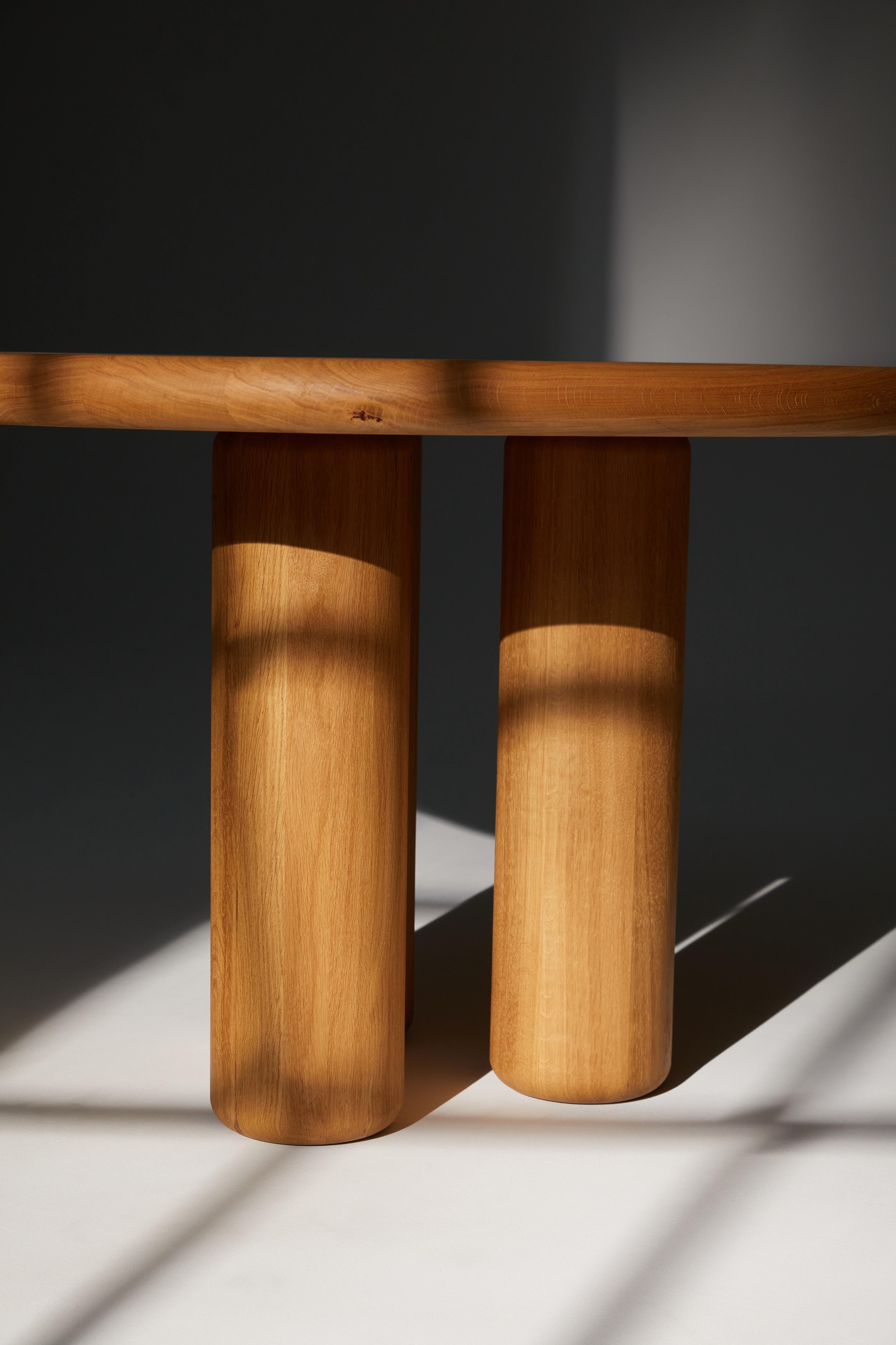 Chêne Table de salle à manger Fat Leg 65 en bois Oak Nature par Heilig Objects for Objects en vente