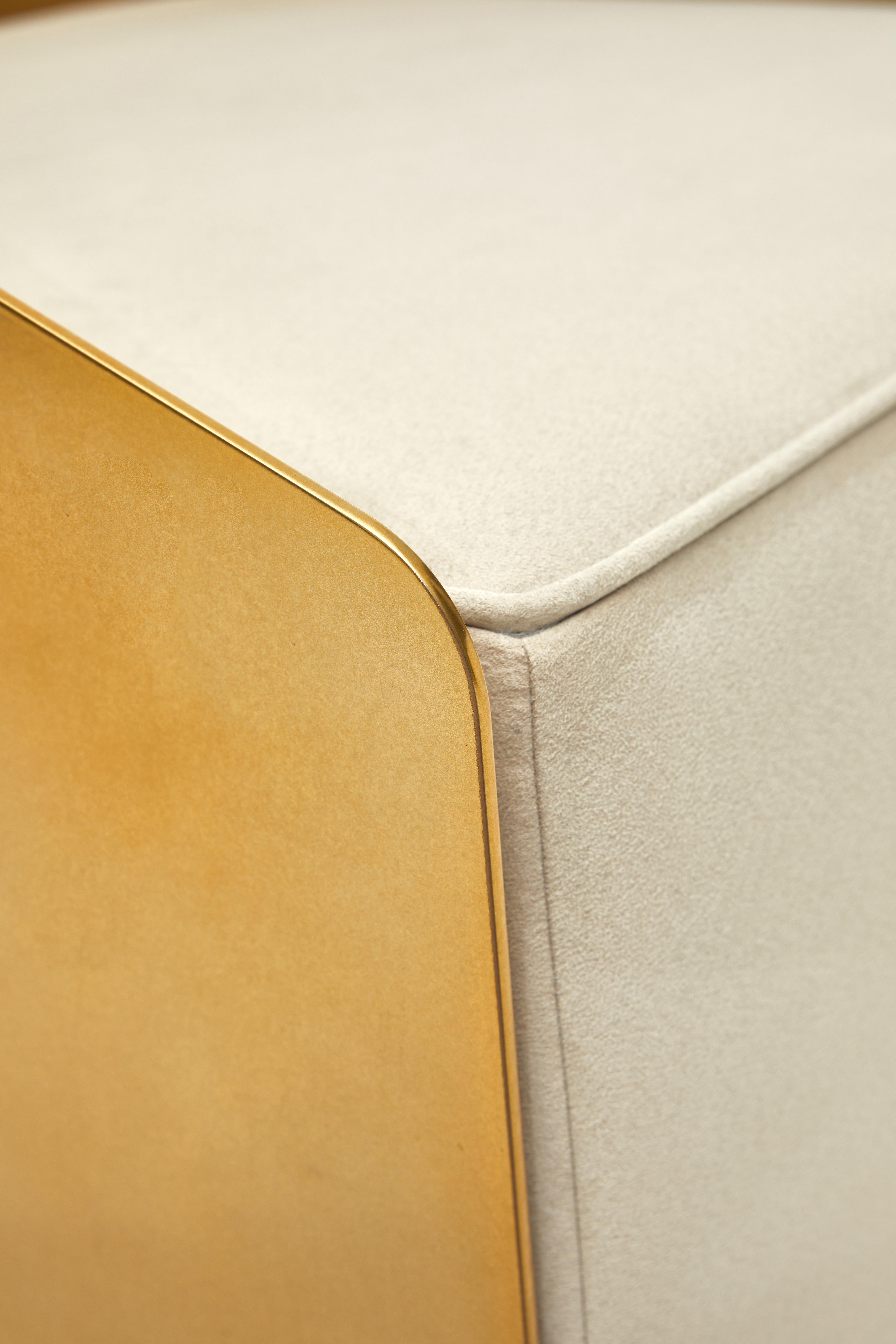 Postmoderne Chaise longue LCCA en aluminium or chromé et assise beige ivoire par Ands for Objects en vente