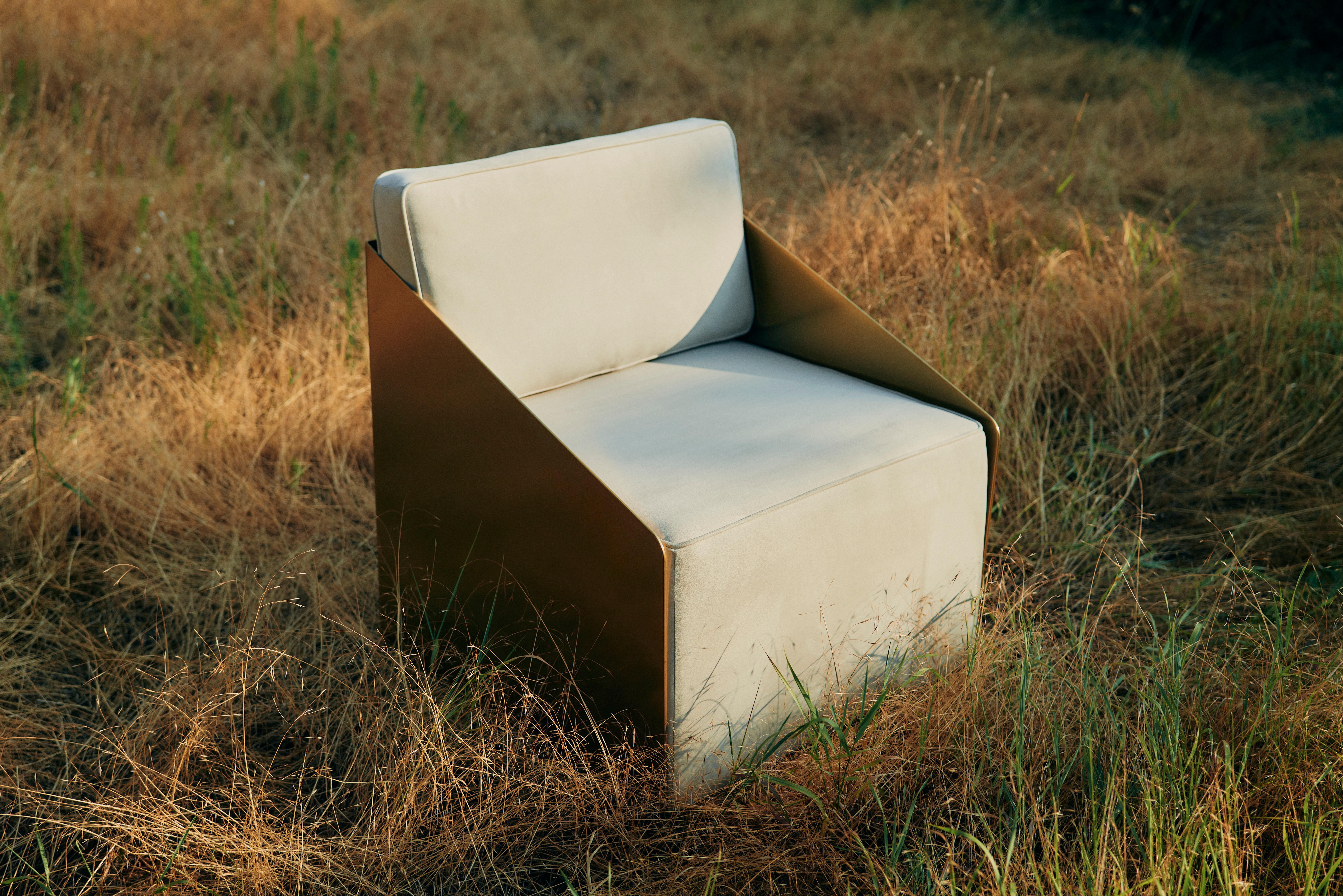 Chaise longue LCCA en aluminium or chromé et assise beige ivoire par Ands for Objects en vente 8