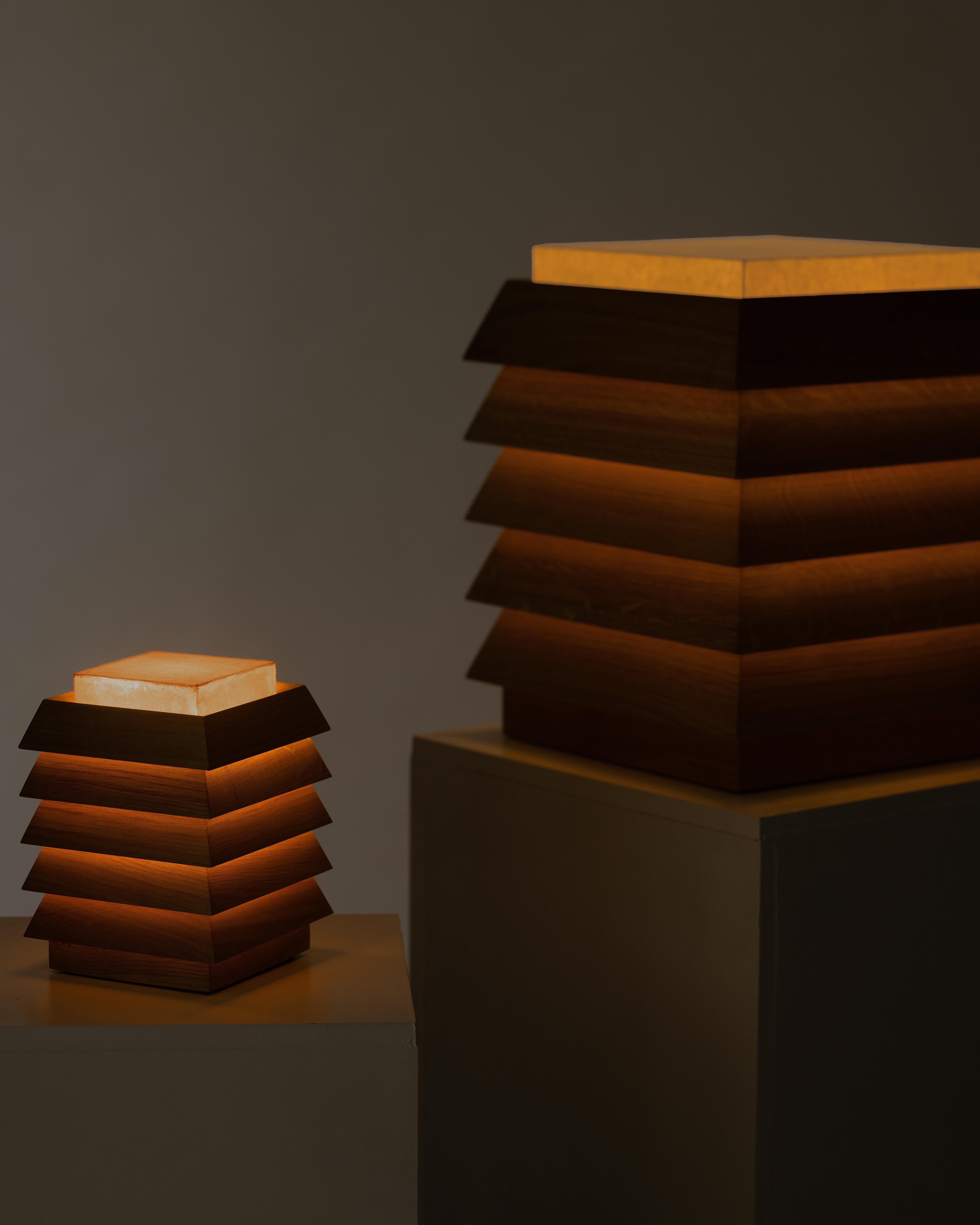 Post-Modern Pagode Large Table Lamp in Oak Wood & Natural Japanese Paper by Heilig Objects For Sale