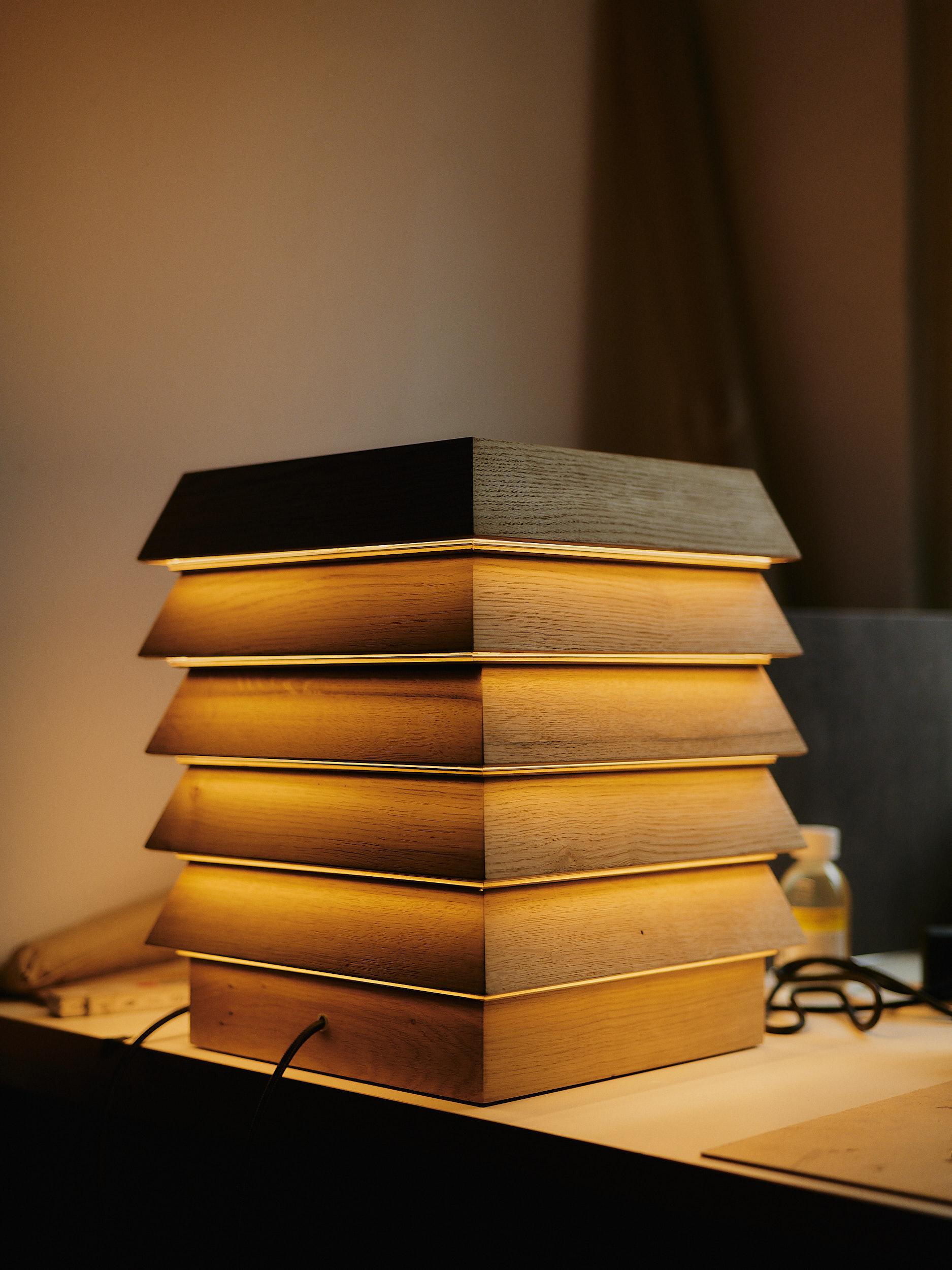 Contemporary Pagode Large Table Lamp in Oak Wood & Natural Japanese Paper by Heilig Objects For Sale