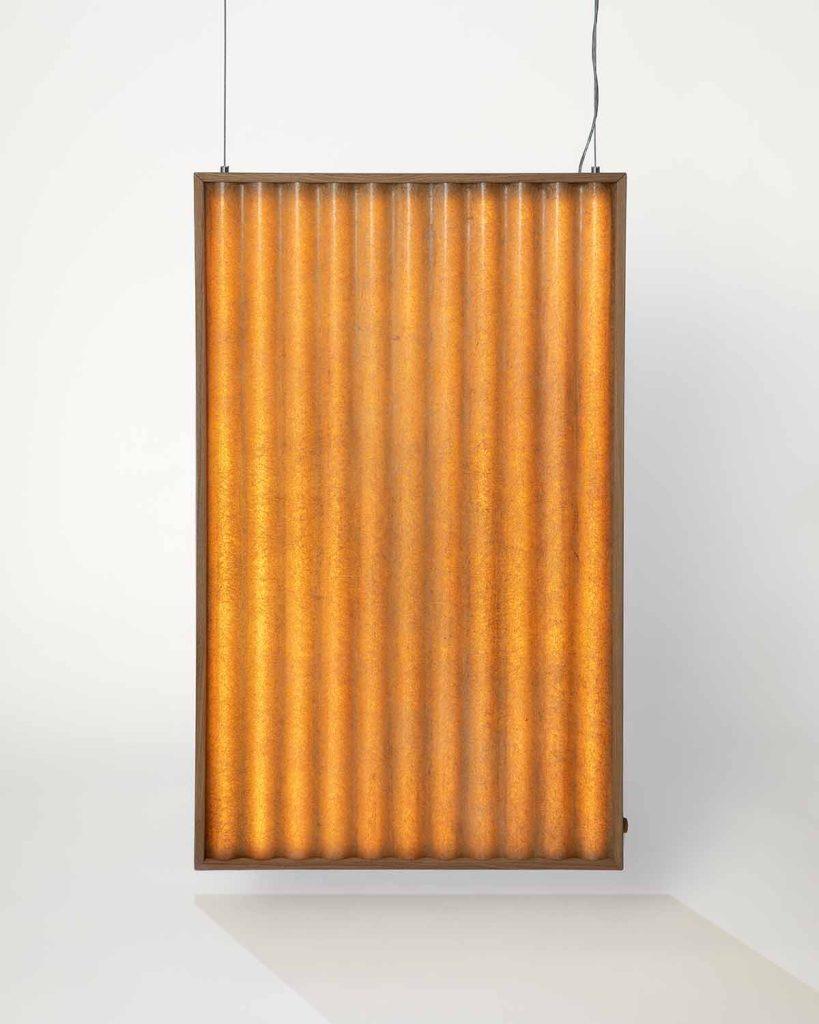 Königswinter Mono Lighting Sculpture in Fiberglass & Maple Wood by Heilig Objects
Limited Edition.
Dimensions: D 89,3 x W 151 x H 7,5 cm.
Materials: Fiberglass and maple wood.

The KÖNIGSWINTER Light Sculpture emits a contemplative glow, forming a