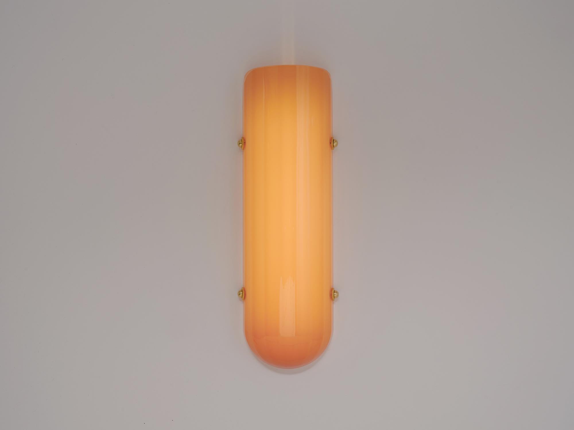 Sconce Selene in ottone spazzolato e vetro lucido Ajiote di Bianco Light + Space In condizioni Nuovo in vendita a Geneve, CH