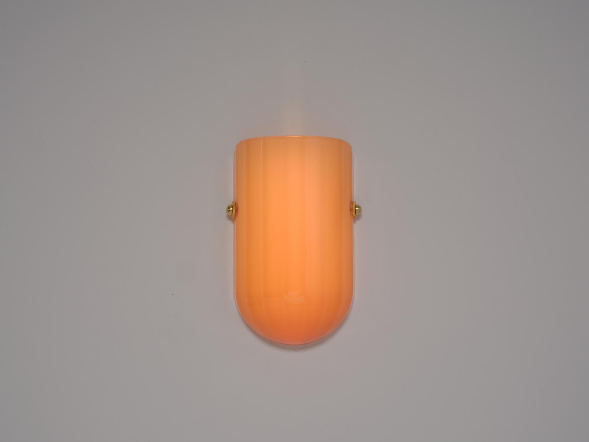 Sconce Selene Mezzo in ottone spazzolato e vetro d'agata di Bianco Light + Space In condizioni Nuovo in vendita a Geneve, CH