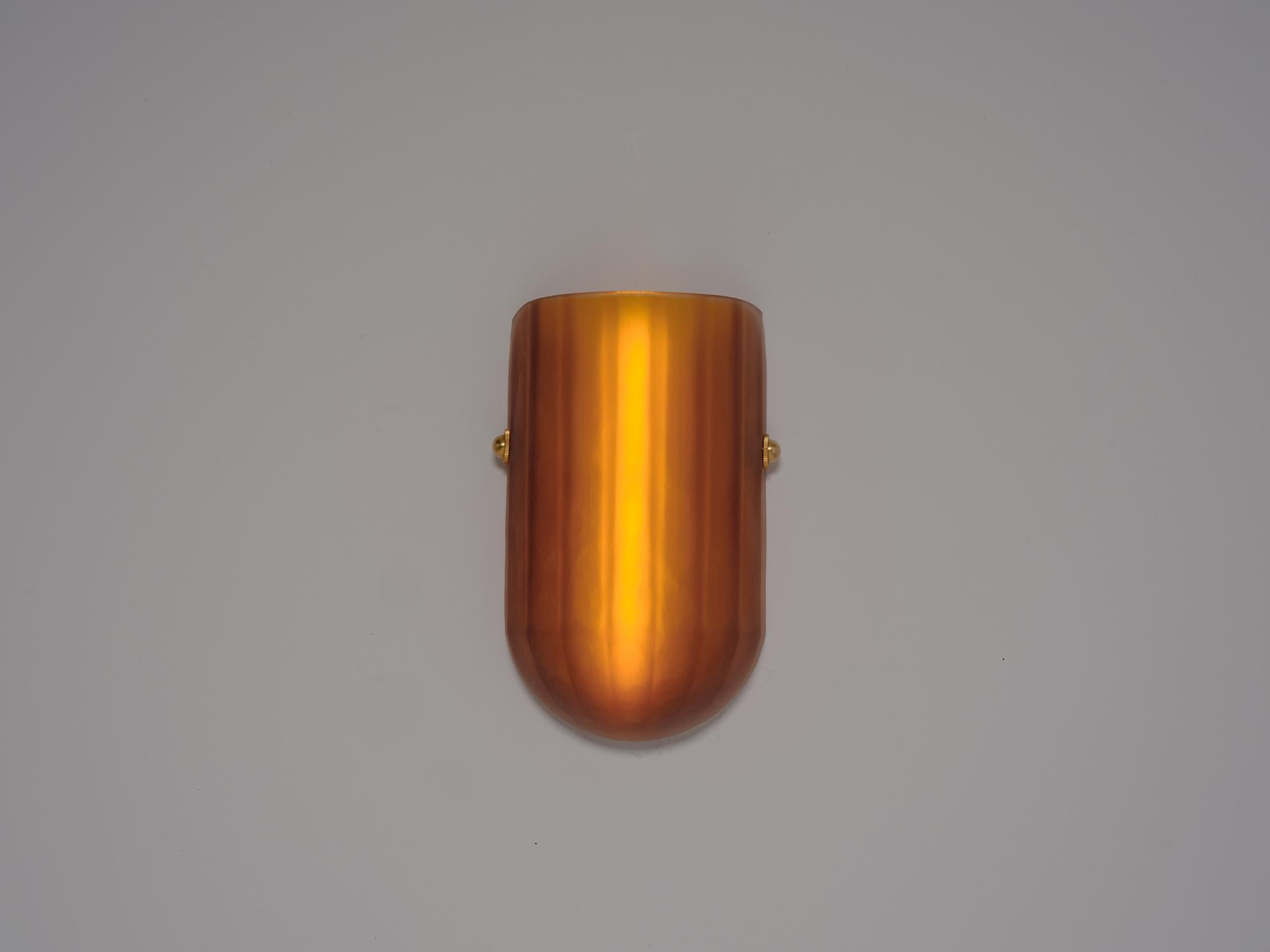 Altro Sconce Selene Mezzo in ottone spazzolato e vetro d'agata di Bianco Light + Space in vendita