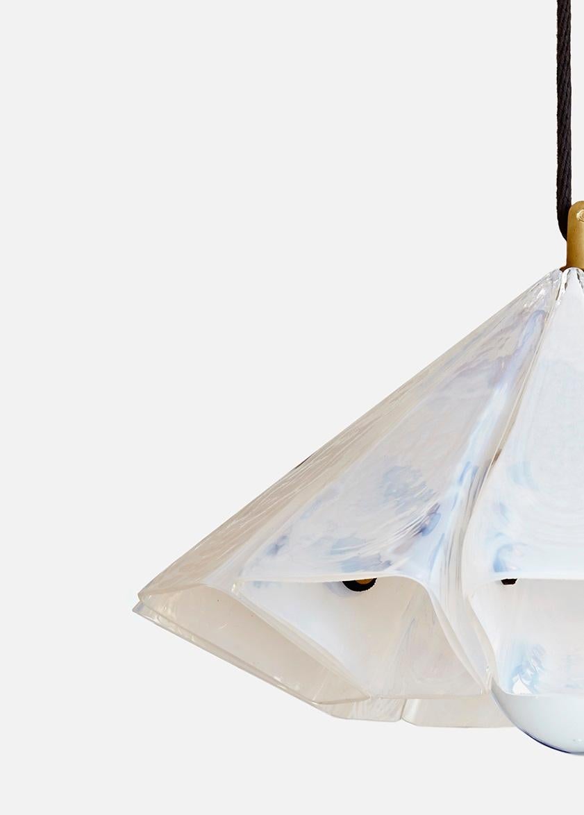 Sirius Pendelleuchte aus Messing, Leder und Opalglas von Bianco Light + Space (amerikanisch) im Angebot