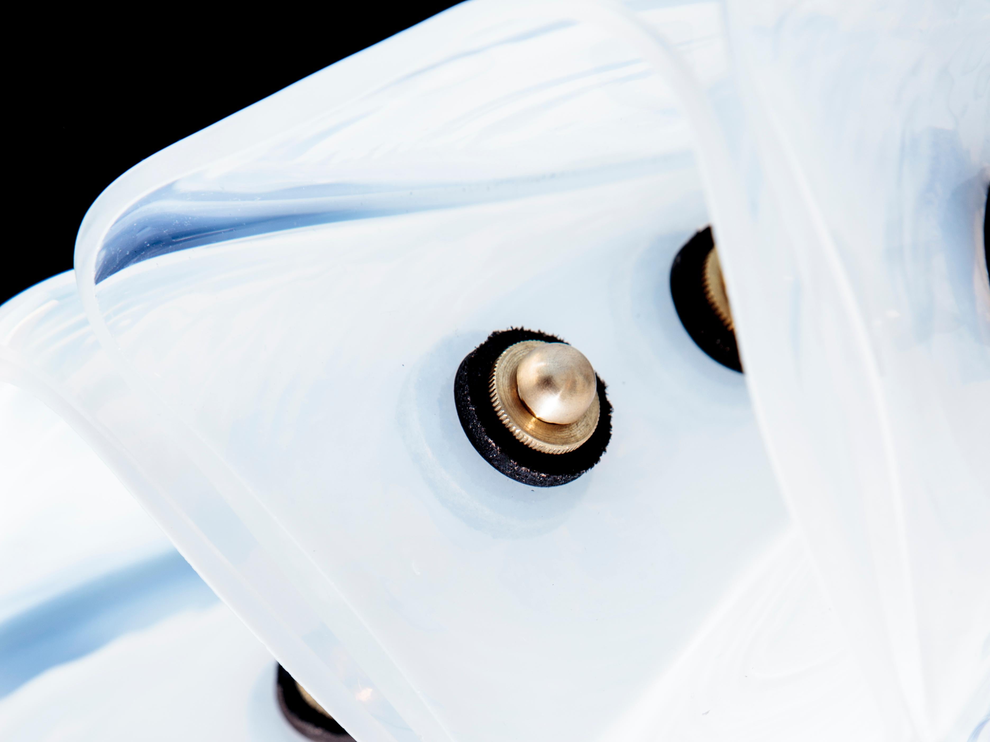 Sirius Pendelleuchte aus Messing, Leder und Opalglas von Bianco Light + Space (Sonstiges) im Angebot