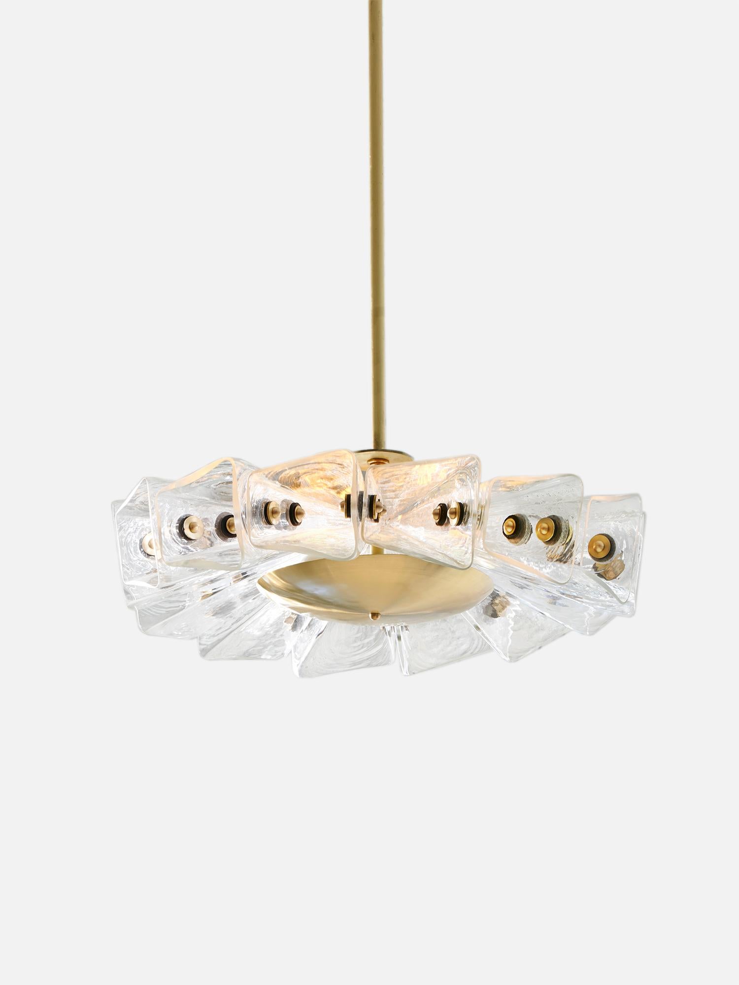 Lampada a sospensione Polaris in ottone, pelle e vetro selenite di Bianco Light + Space
Dimensioni: Ø 61 x H. 20 cm.
Materiali: Ottone, pelle e vetro.

Disponibile in diverse opzioni di finitura. I prezzi possono variare. Tutte le nostre lampade