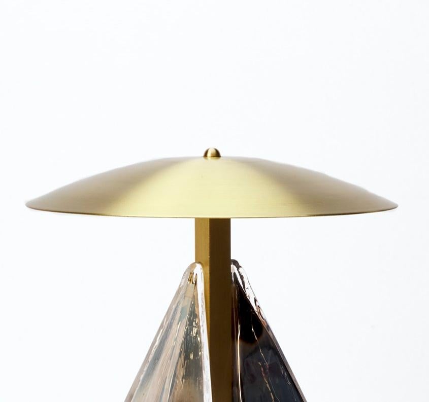 Fulcrum Tischleuchte aus Messing und verspiegeltem Silberglas von Bianco Light + Space (Postmoderne) im Angebot