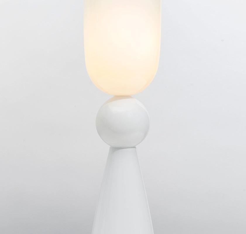 Totem 1 Tischleuchte aus glänzendem Quarzglas von Bianco Light + Space (amerikanisch) im Angebot