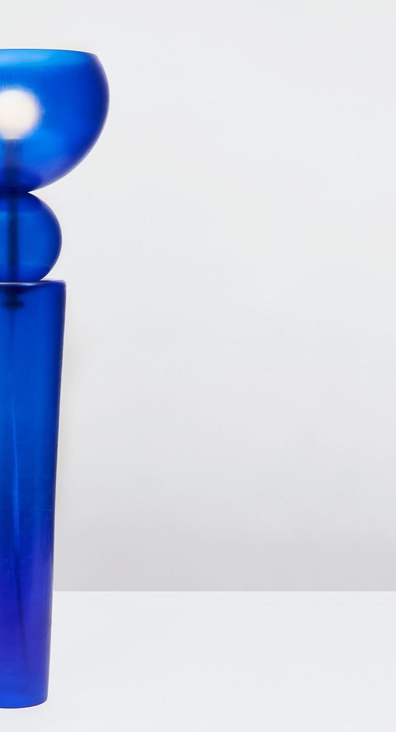 Totem 2 Table Lamp in Cobalt Glossy Glass by Bianco Light + Space In New Condition For Sale In Geneve, CH