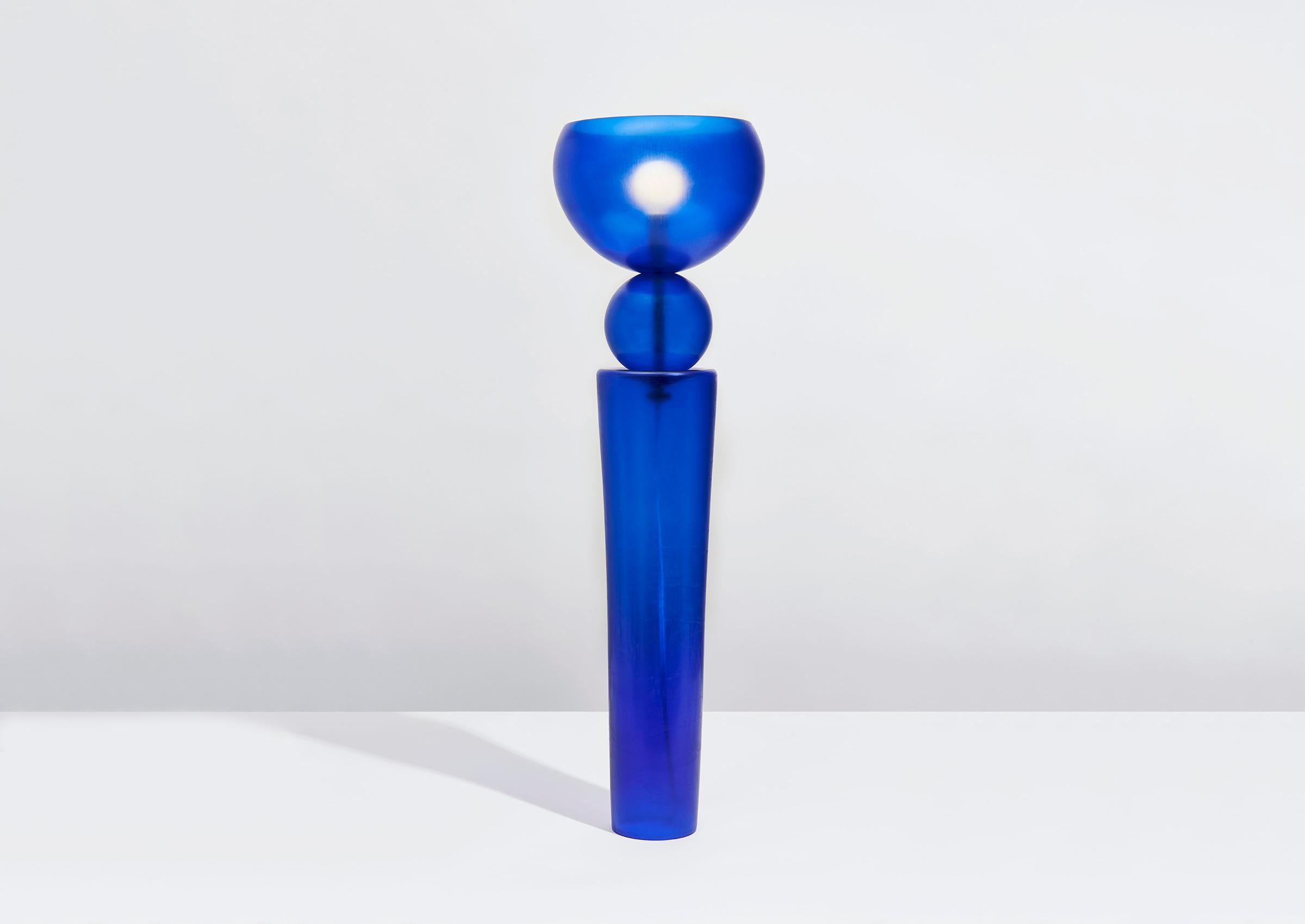 Totem 2 Table Lamp in Cobalt Glossy Glass by Bianco Light + Space
Dimensions: Ø 18 x H 76 cm.
Materials: Glass.

Available in different finish options. Prices may vary. All our lamps can be wired according to each country. If sold to the USA it will