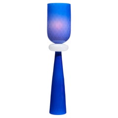 Totem 3 Tischleuchte aus glänzendem Kobaltglas von Bianco Light + Space