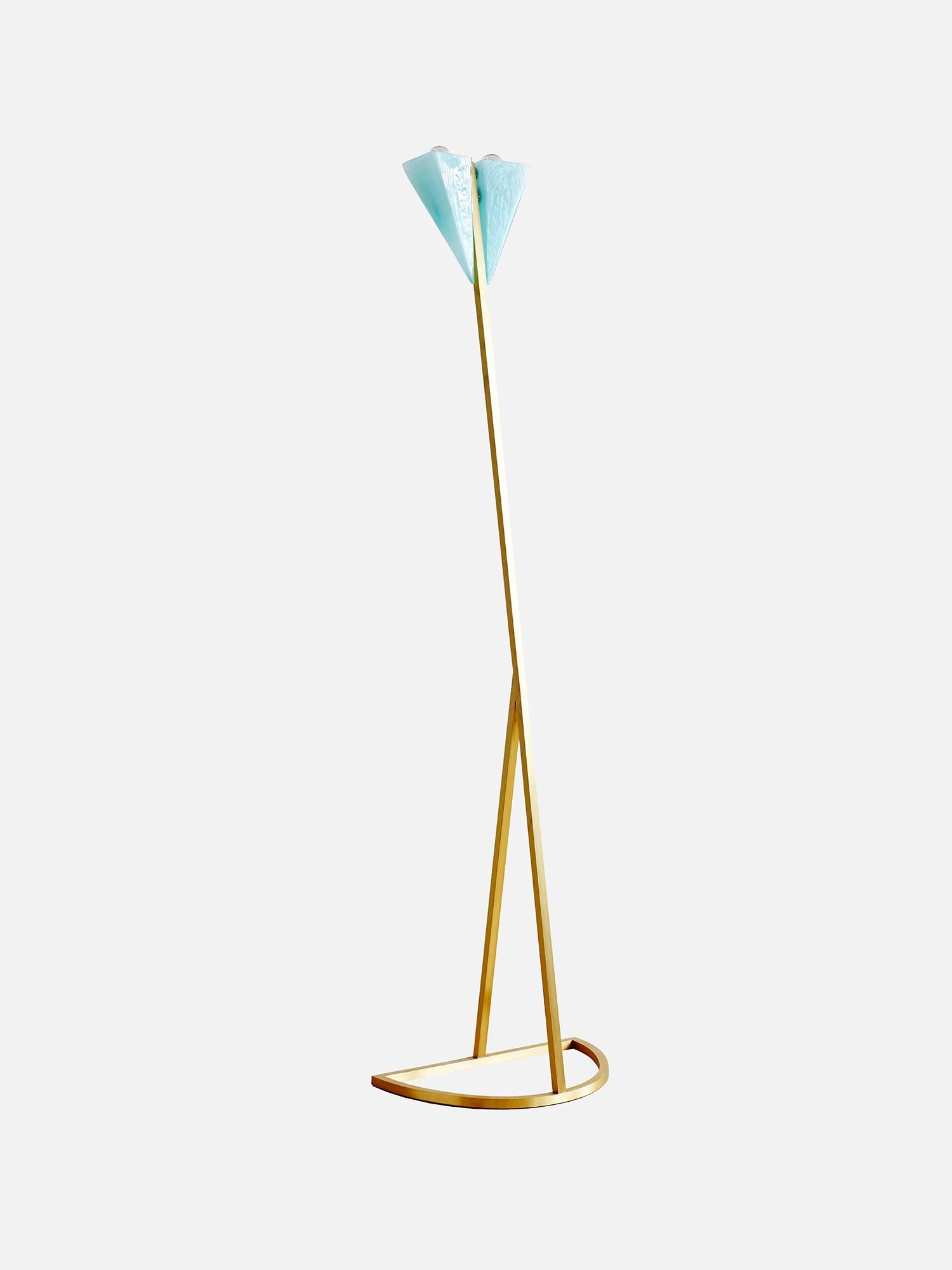 Lampada da terra AnNur in vetro lucido Ajoite e ottone spazzolato di Bianco Light + Space
Dimensioni: D 30 x L 48 x H 183 cm.
Materiali: Vetro e ottone.

Disponibile in diverse opzioni di finitura. I prezzi possono variare. Tutte le nostre lampade