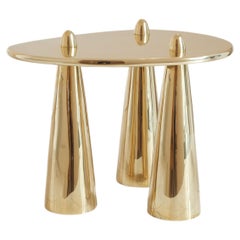 Mesa auxiliar Rino III TM de latón pulido by Studio Orth