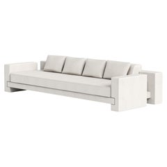 Canapé entièrement capitonné Odysseus en tissu de lin blanc par OZA Design