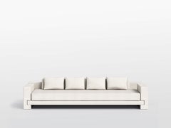 Canapé entièrement capitonné Odysseus en tissu de lin blanc par OZA Design