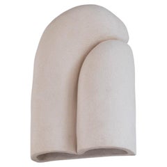Applique unique de Sète en grès chamotté blanc par Alice Lahana Studio