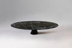 Picasso Grüner Zeitgenössischer Niedriger Ovaler Tisch aus Marmor 27/160 von Angelo Alinea