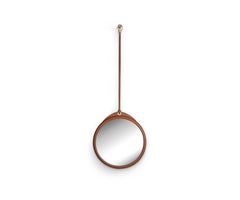 Miroir rond Karlo (petit modèle) en cuir et laiton brossé, par Madheke