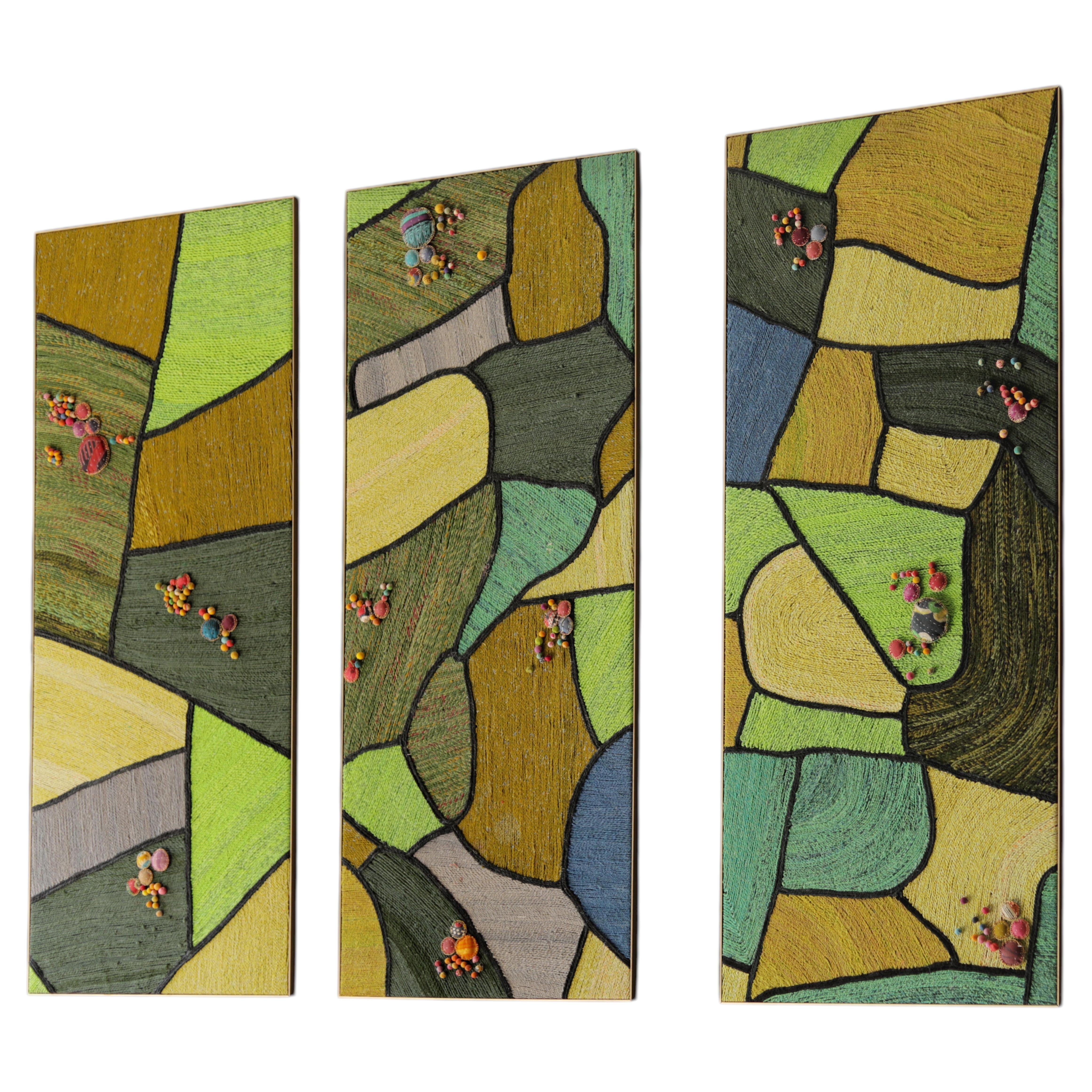 Scultura da parete “Icon Triptych” in tessuto vintage riciclato di Madheke