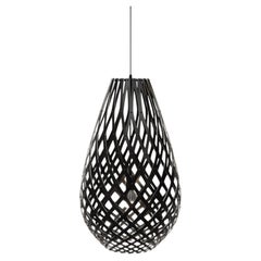 Suspension Koura 75 en contreplaqué de bambou peint des deux côtés, par David Trubridge