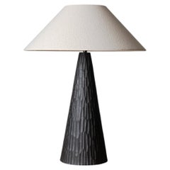 Indra-Tischlampe aus schwarz gebeizter Esche von Mythology