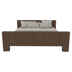 Letto grande con pediera, in legno massello, collezione Dama di Sebastiano Zilio