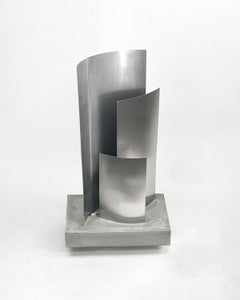 ESSENZ Stehlampe aus Beton, Edelstahl und Aluminium von Case Studios